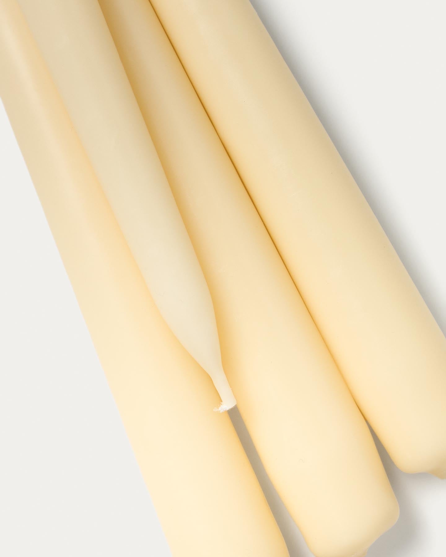 Set Talinen mit 4 weißen Kerzen in Weiß präsentiert im Onlineshop von KAQTU Design AG. Kerzen ist von Kave Home