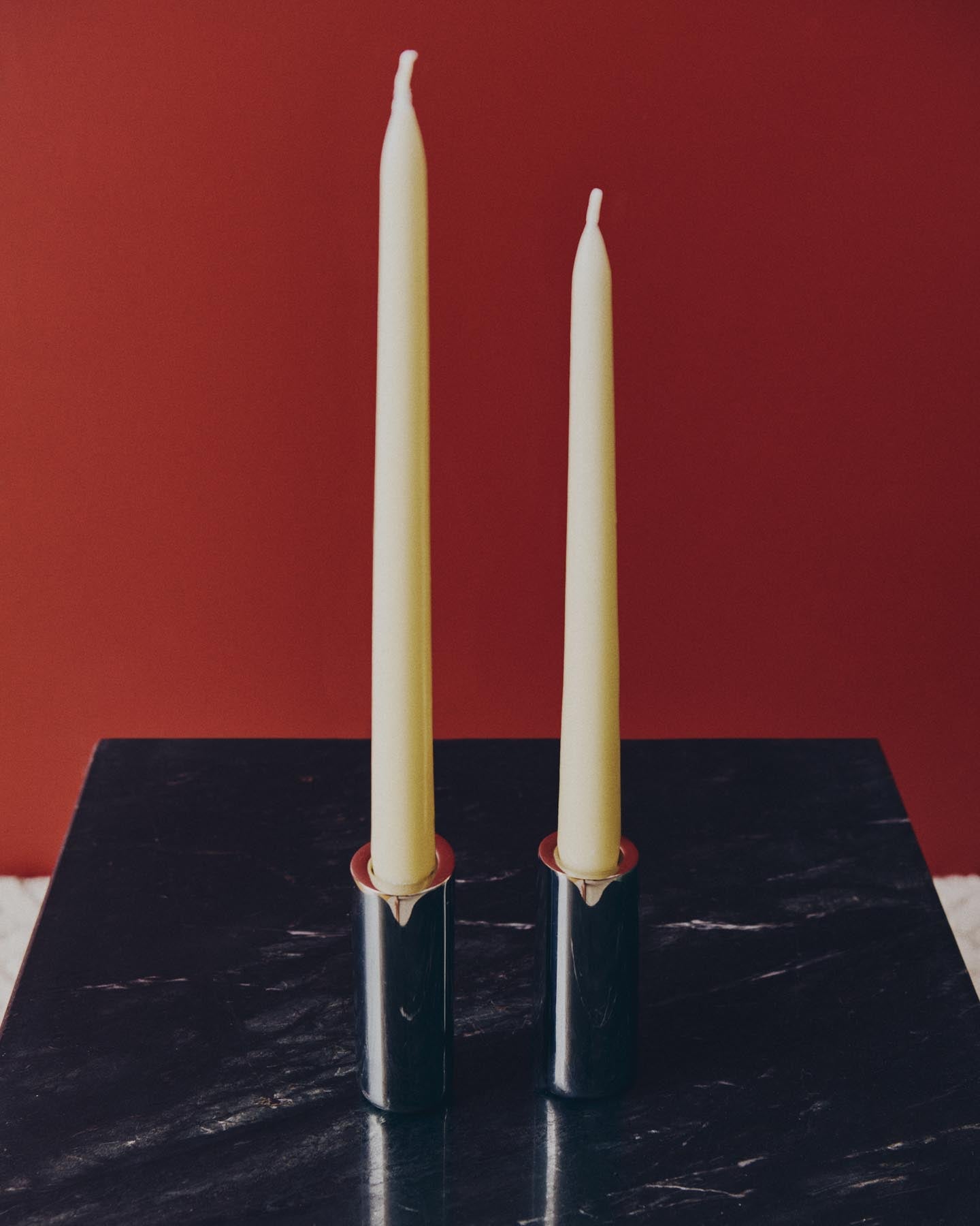 Set Talinen mit 4 weißen Kerzen in Weiß präsentiert im Onlineshop von KAQTU Design AG. Kerzen ist von Kave Home