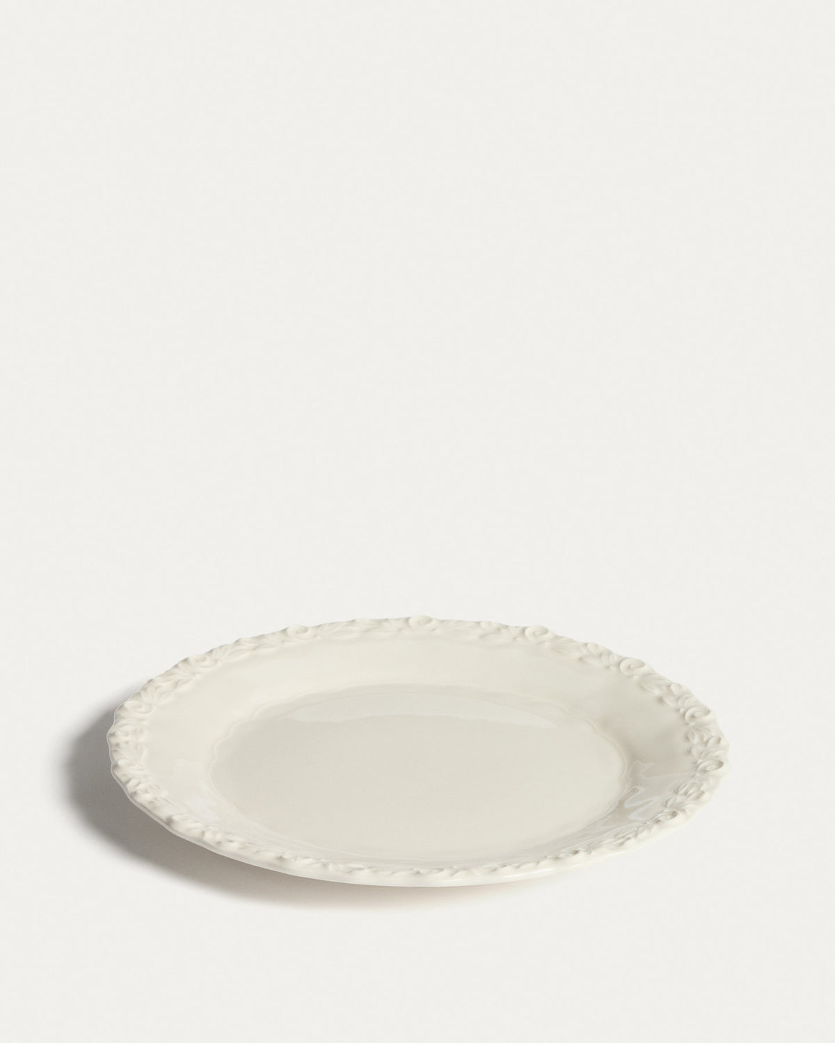 Flacher Teller Varla aus Keramik in Beige in Beige präsentiert im Onlineshop von KAQTU Design AG. Teller ist von Kave Home