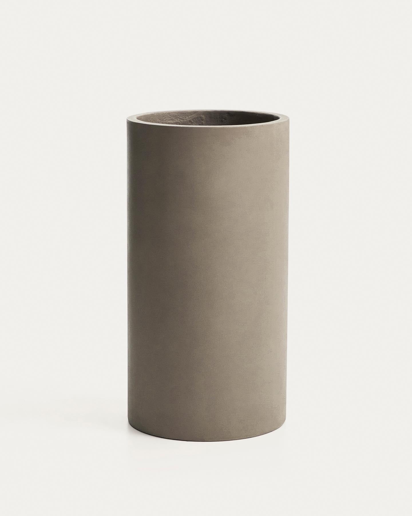Blumentopf Aiguablava aus grauem Zement, Ø 42 cm in Beige präsentiert im Onlineshop von KAQTU Design AG. Blumentopf ist von Kave Home