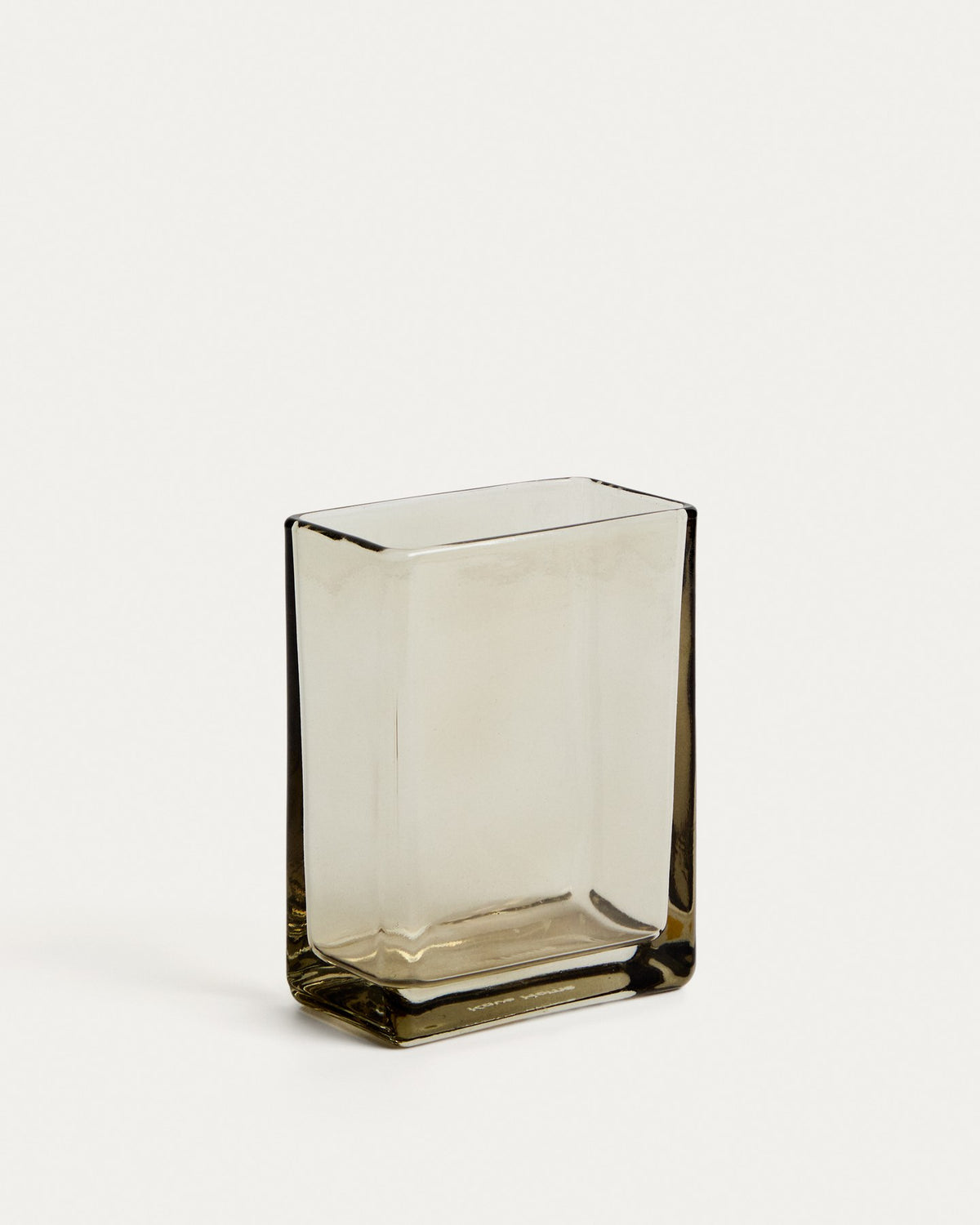 Zahnbürstenhalter aus hellbraunem, durchscheinendem Glas mit geradliniger Form, für die Badablage geeignet.