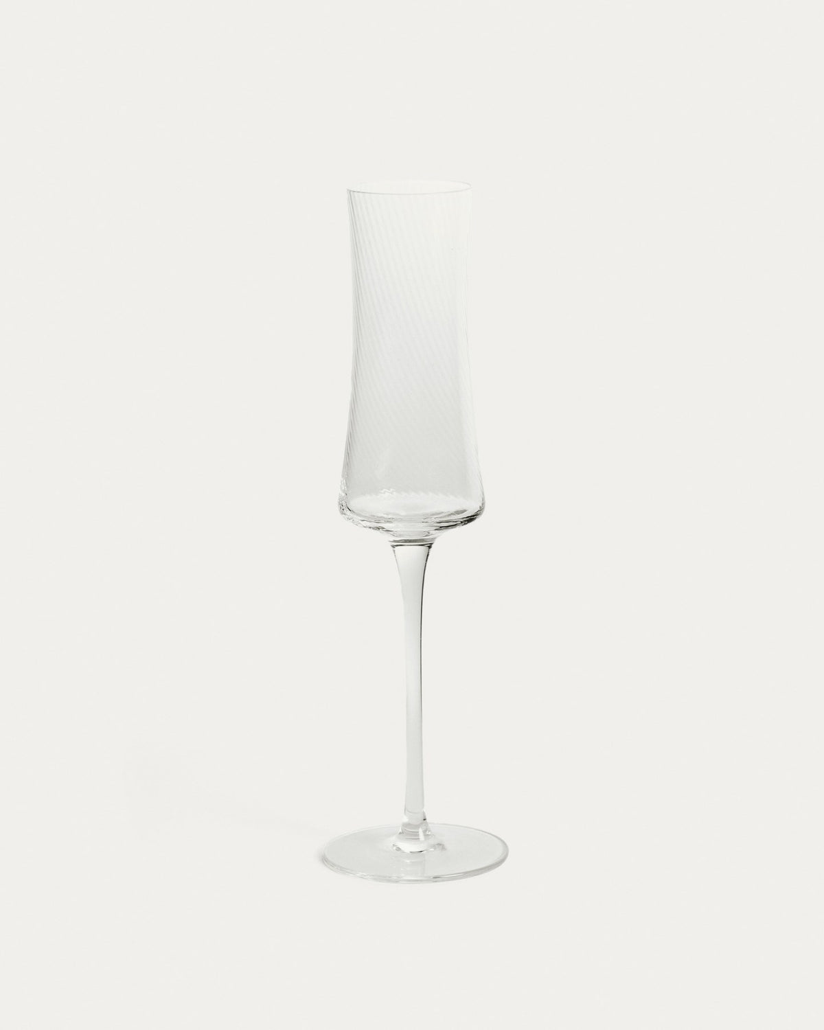 Transparentes Weinglas Alori aus Klarglas mit feinem Relief, schlanke Form, Fassungsvermögen 15 cl, Höhe 25 cm.