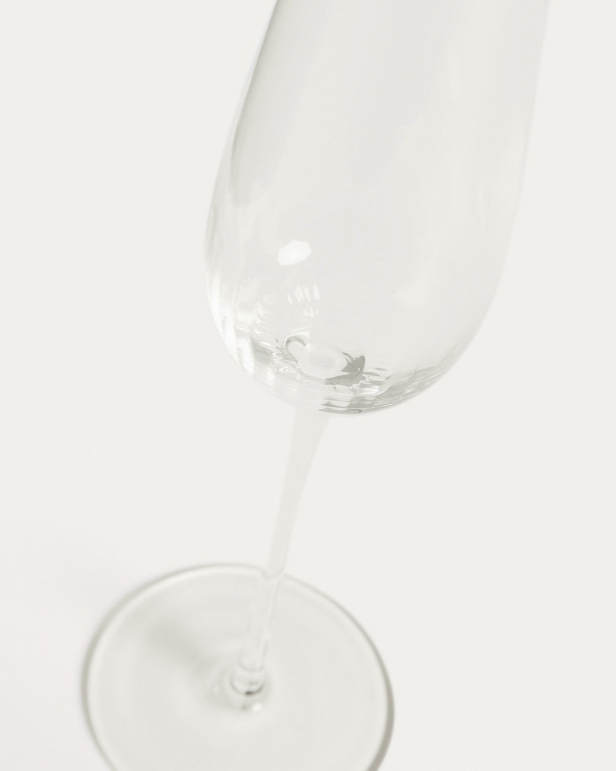 Transparentes Sektglas Davel aus Klarglas mit abgerundetem Boden und schlanker Silhouette, Fassungsvermögen 21,5 cl, von Kave Home
