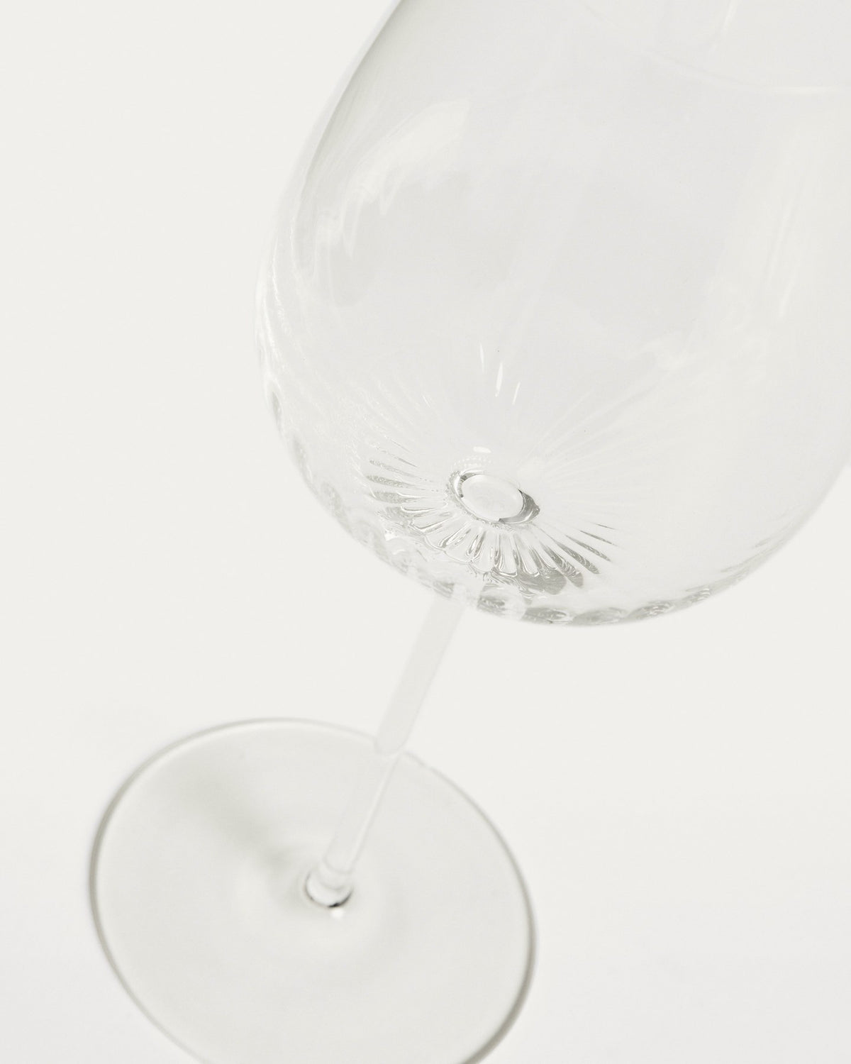 Transparentes Weinglas Davel aus Klarglas mit abgerundetem Boden, schlanker Kontur und klarer Oberfläche, Fassungsvermögen 58 cl.