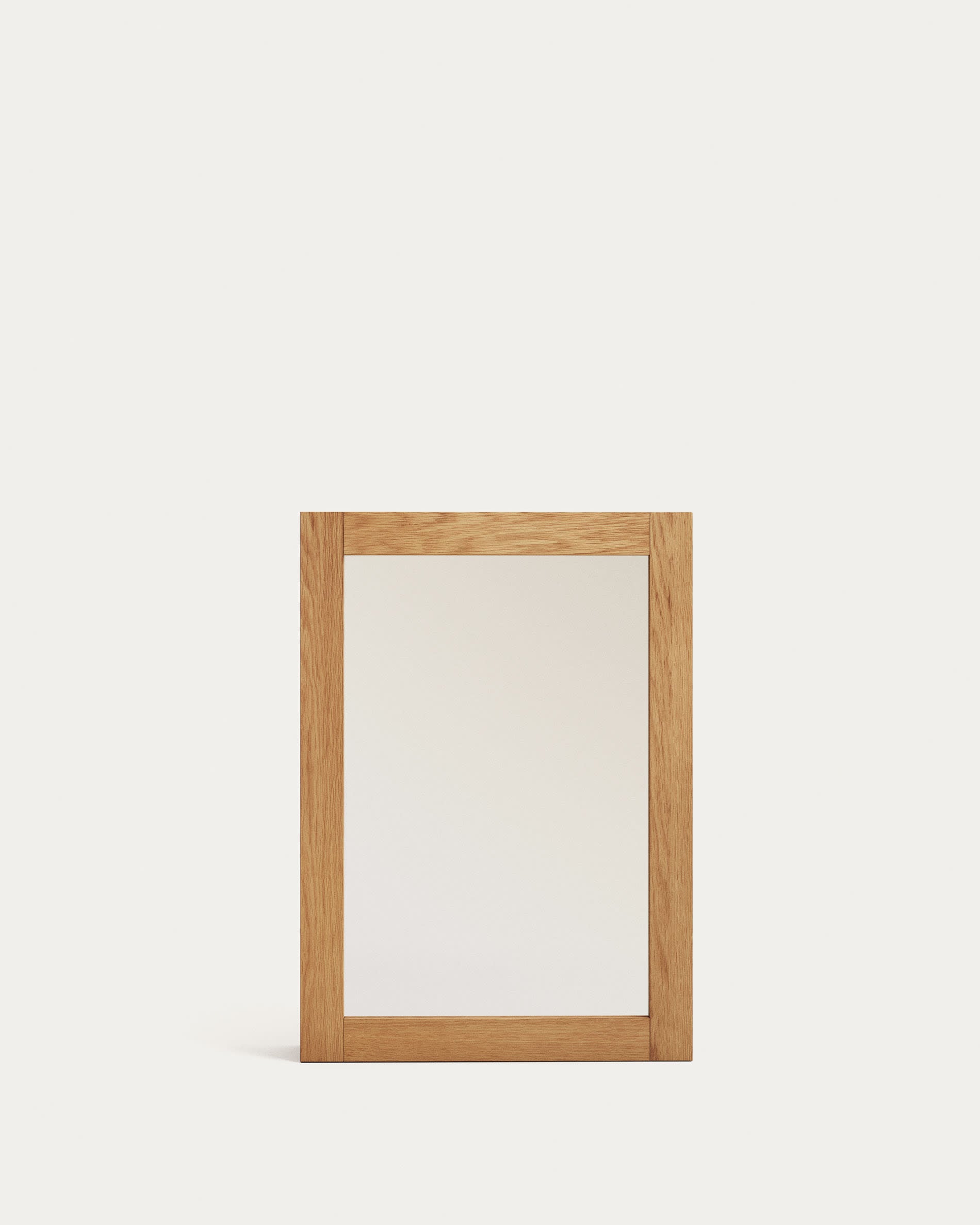 Massiver Teakholz-Badezimmerschrank mit Spiegel, 50x70 cm, von Kave Home – robust, elegant und ideal für moderne Badezimmer.