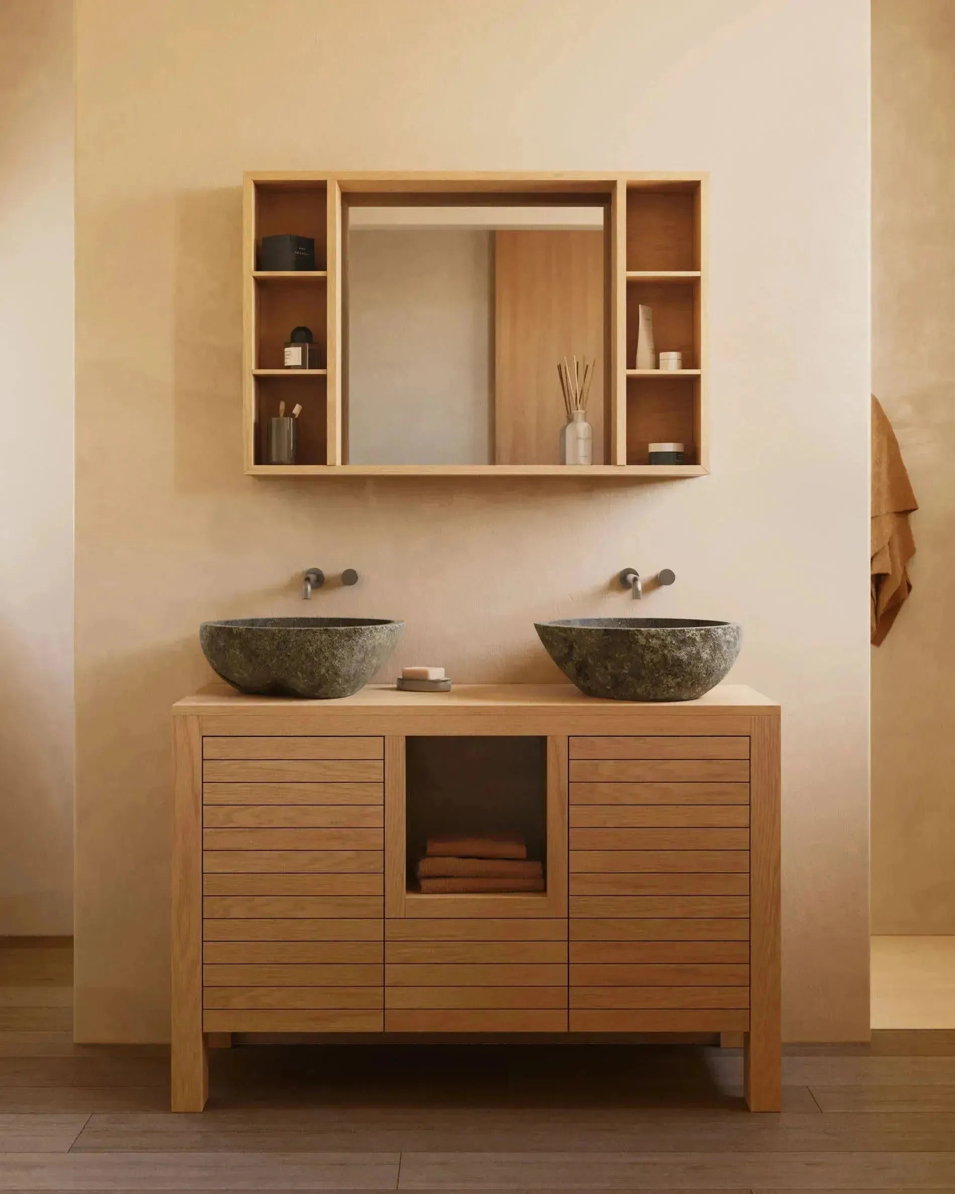 Eleganter Badezimmerspiegelschrank aus massivem Teakholz, 100x65 cm, von Kave Home. Stilvoll und funktional für Ihr Badezimmer.