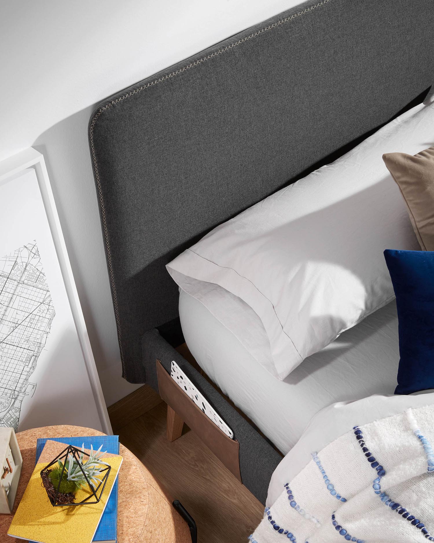 Bettkopfteil Dyla mit abnehmbarem Bezug in Schwarz für Bett von 150 cm FSC Mix Credit in Schwarz präsentiert im Onlineshop von KAQTU Design AG. Zubehör Bett ist von Kave Home
