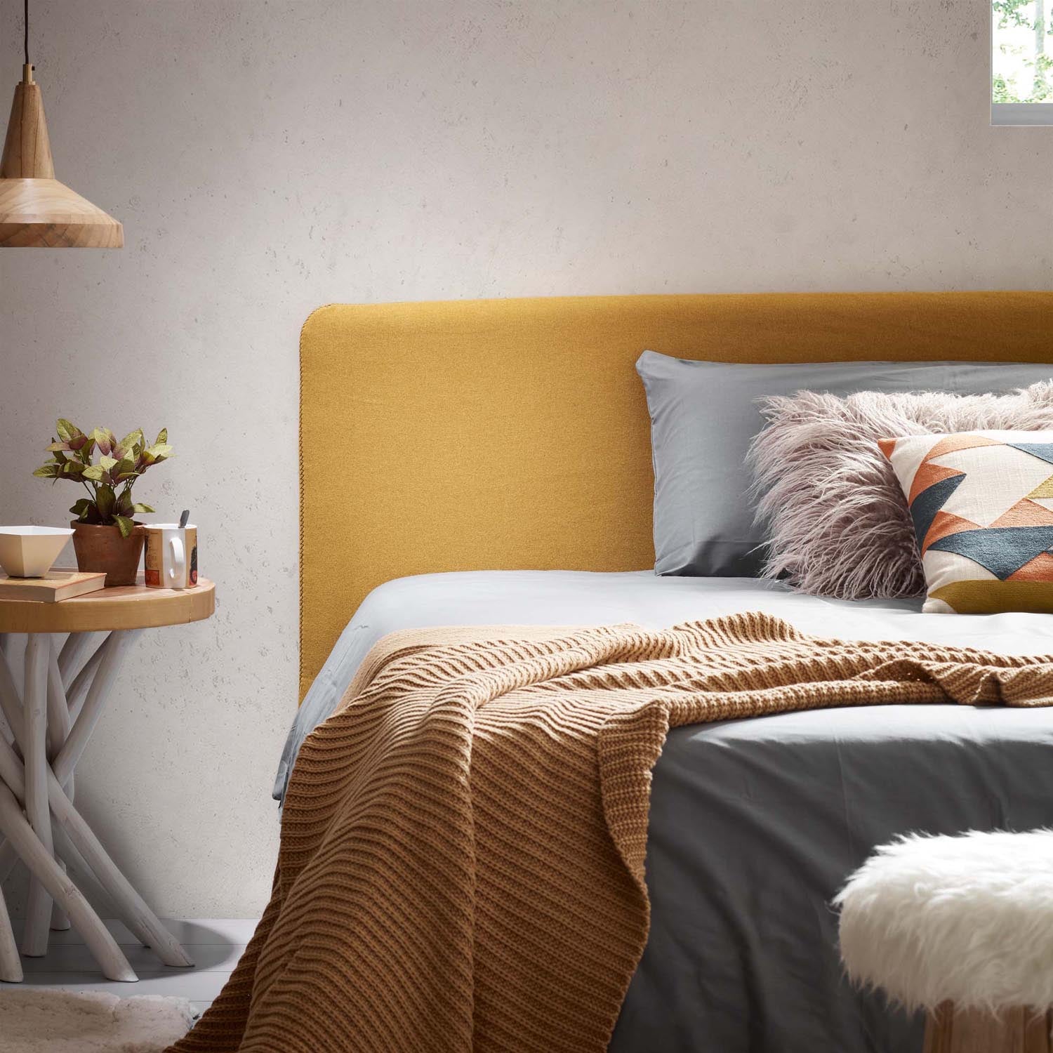 Entdecken Sie das Dyla Bettkopfteil in senfgelb – stilvoll, nachhaltig und mit abnehmbarem Bezug. Perfekt für Ihr 150 cm Bett!
