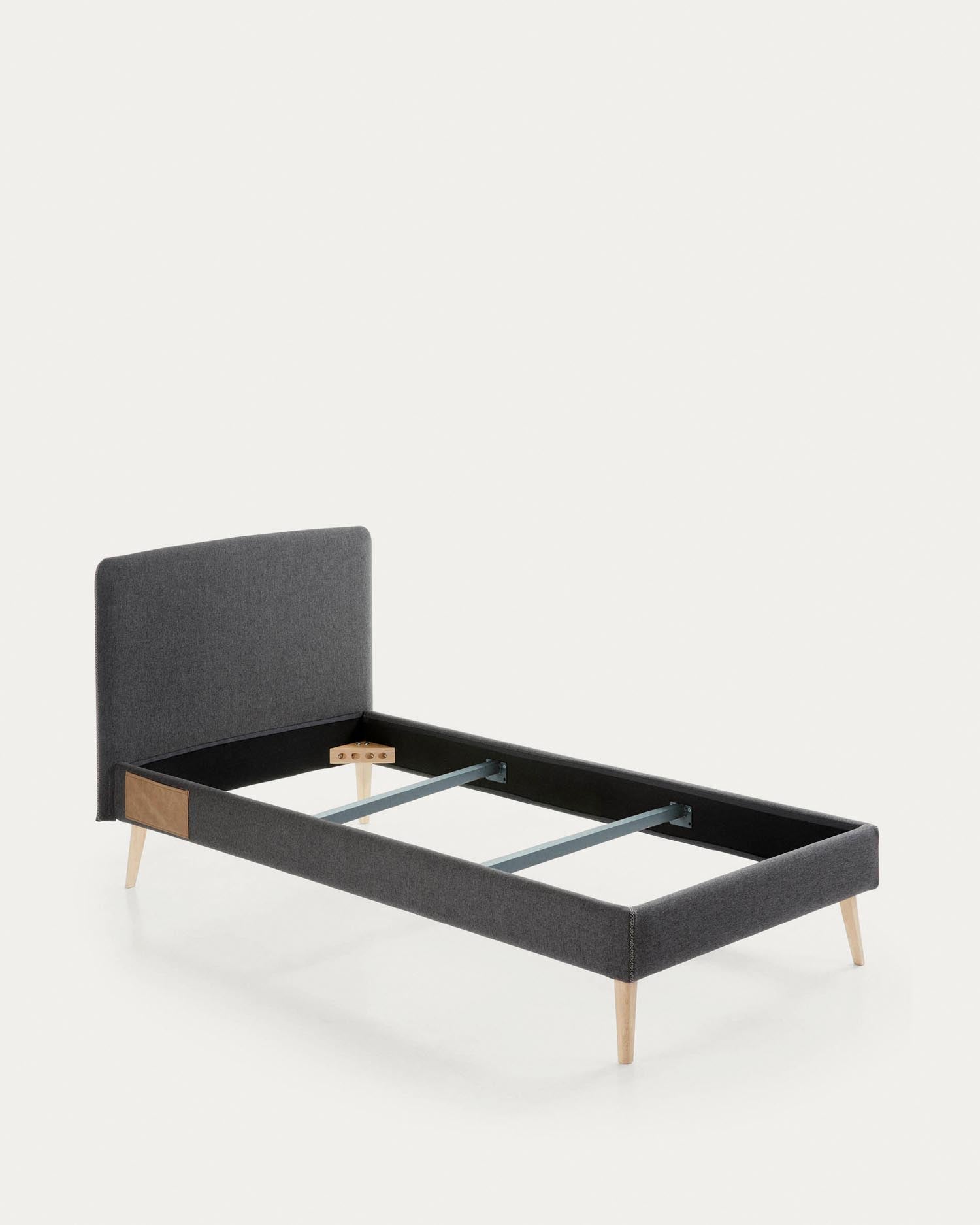 Eleganter schwarzer Dyla Bettbezug von Kave Home, passend für 90x190 cm Matratzen, ideal für stilvolle Schlafzimmer.