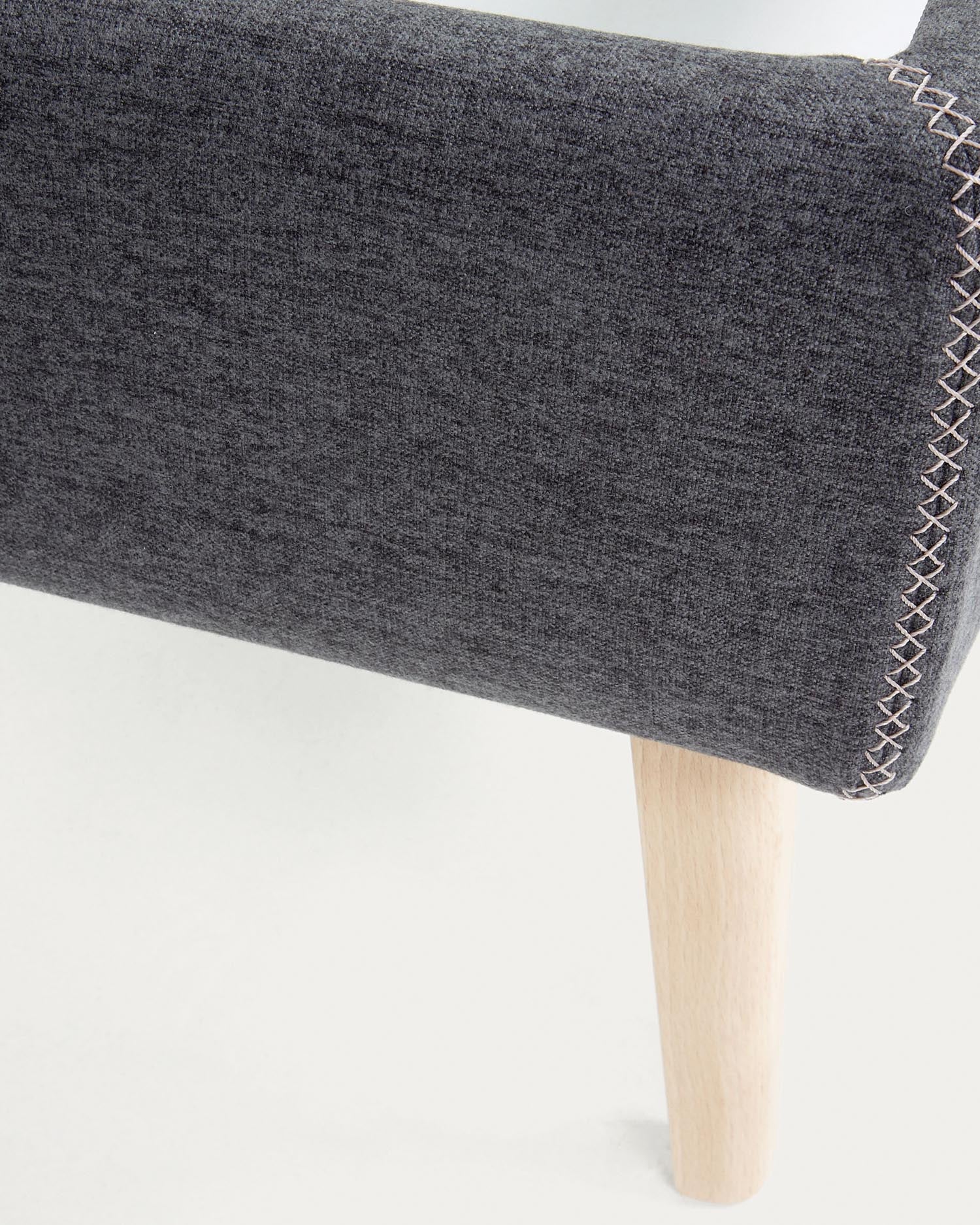 Dyla Bettbezug in Schwarz von Kave Home, passend für 90x190 cm Matratzen, ideal für stilvolle und zeitgemäße Schlafzimmer.