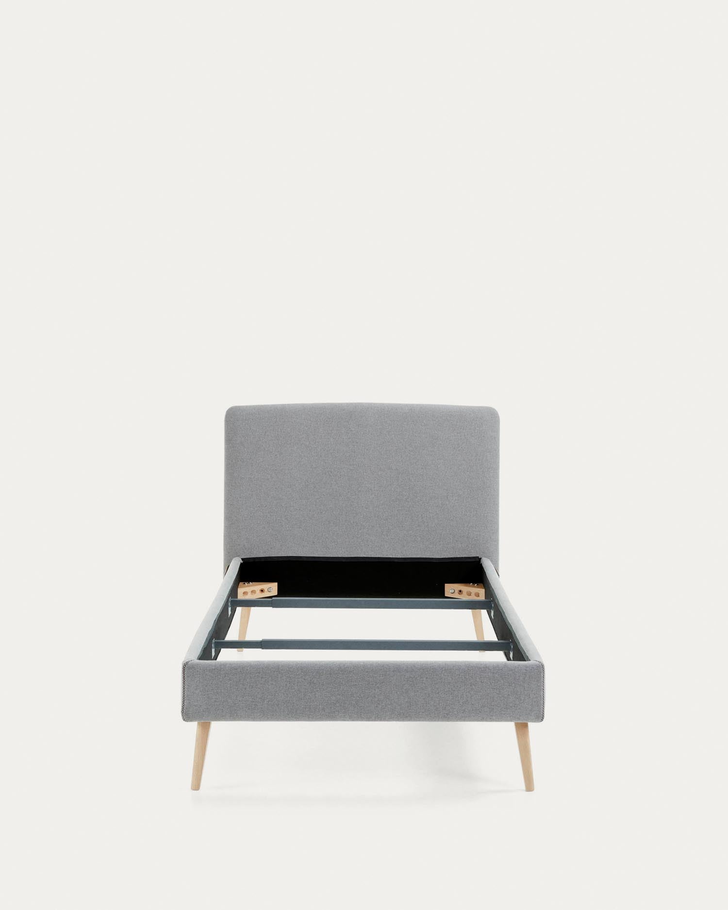 Moderner grauer Dyla Bettbezug von Kave Home, geeignet für 90x190 cm Betten, perfekt für ein elegantes Schlafzimmer.
