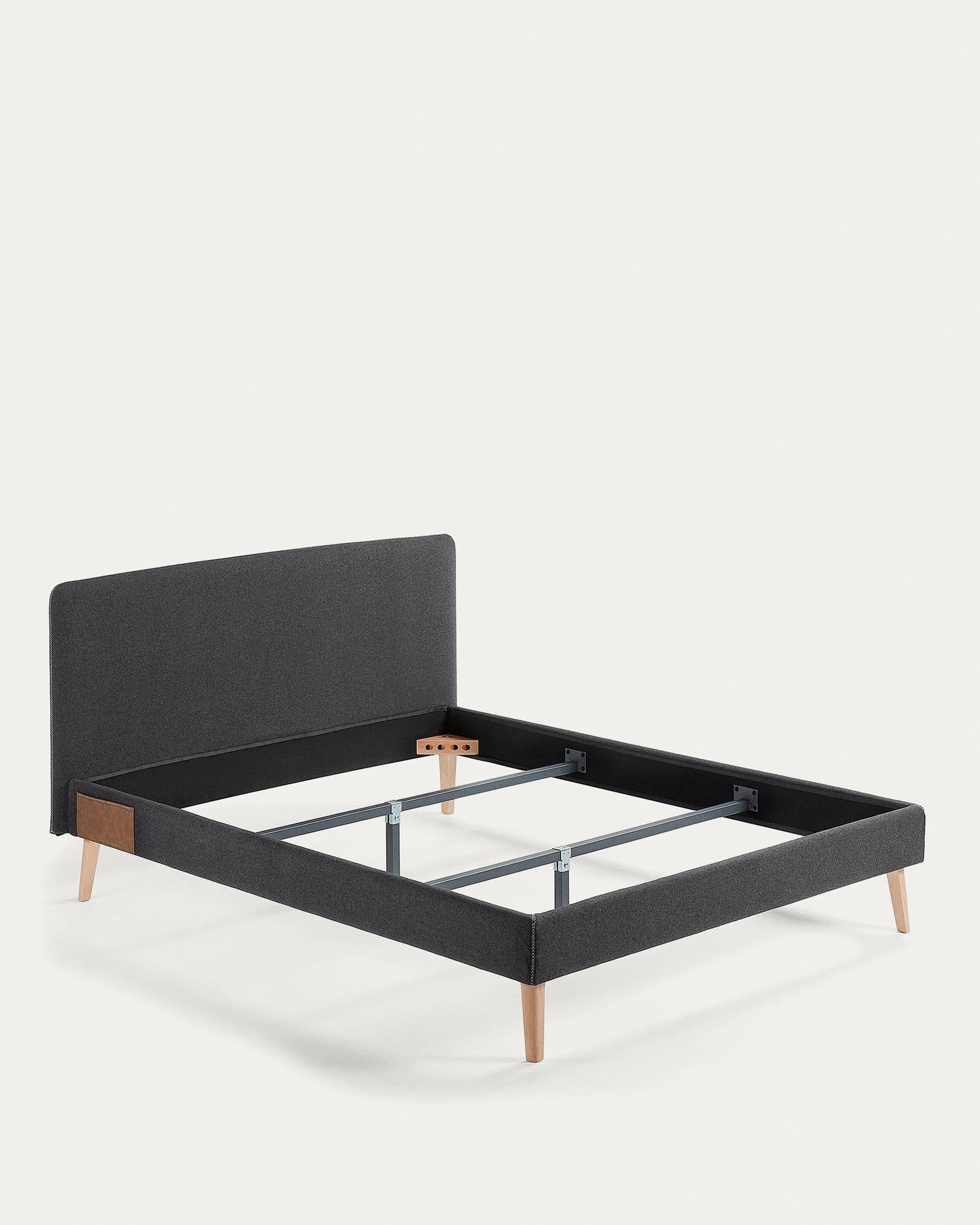 Schwarzer Dyla Bettbezug von Kave Home, ideal für 150x190 cm Betten. Modernes Design und hochwertige Verarbeitung.