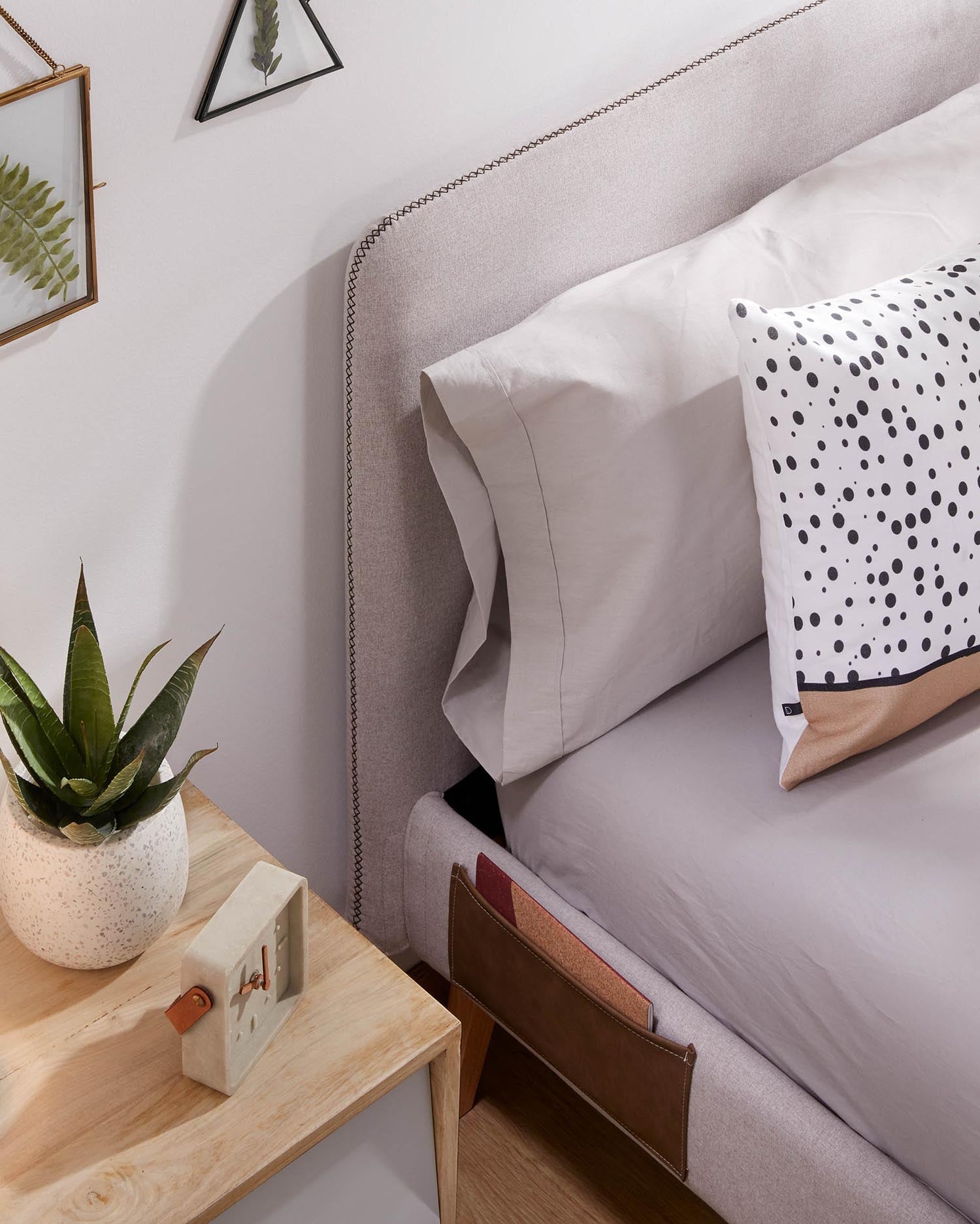 Dyla Bettbezug in Beige von Kave Home, passend für 150x190 cm Matratzen, stilvoll und hochwertig für Ihr Schlafzimmer.