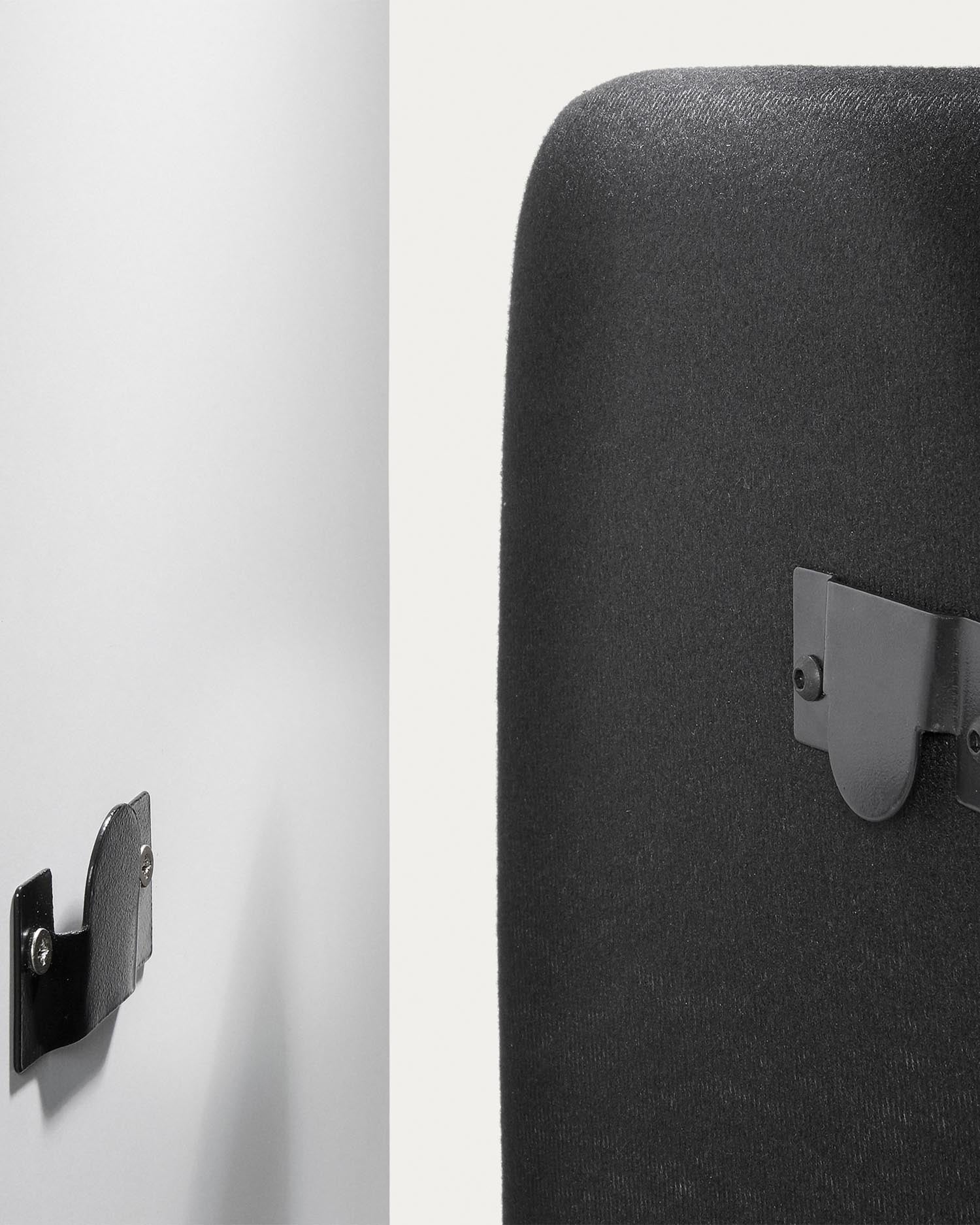 Eleganter Dyla Bezug in Grau für 150 cm Bettkopfteil, gefertigt aus langlebigem Material mit stilvollen Glaselementen für ein modernes Schlafzimmer.