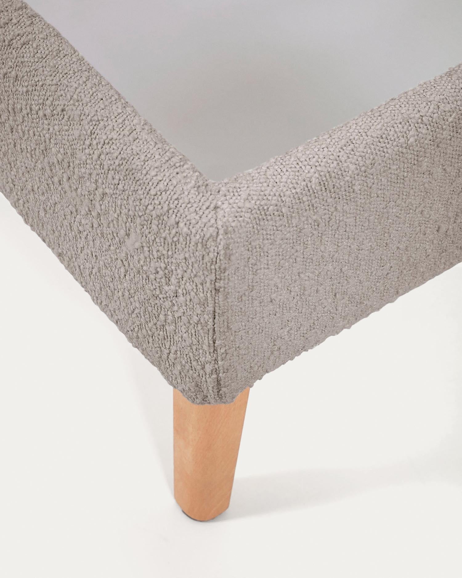 Eleganter Dyla Bettbezug in hellgrauem Bouclé, ideal für 160x200 cm Betten, bietet modernen Stil und Gemütlichkeit von Kave Home.
