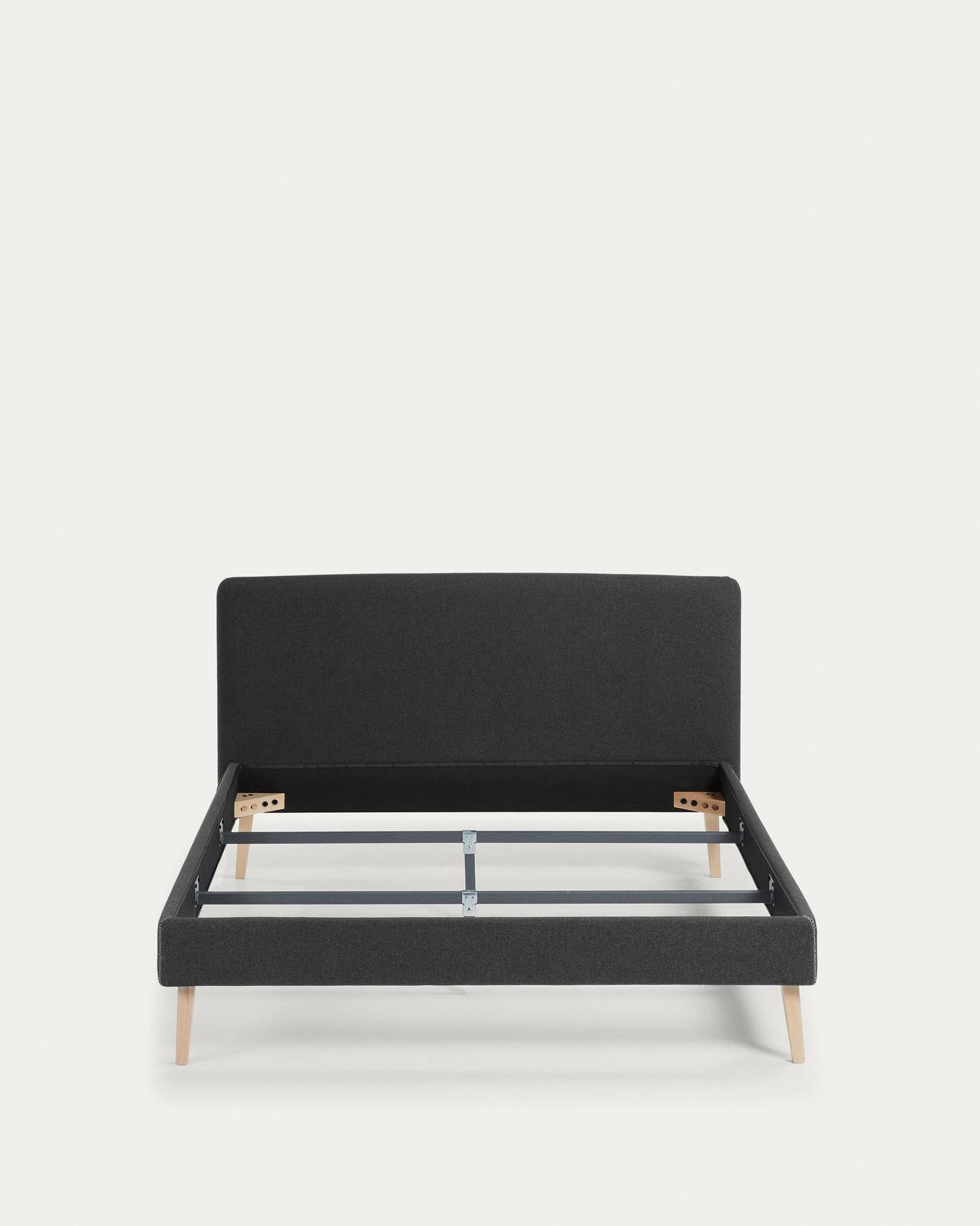Eleganter schwarzer Dyla Bettbezug von Kave Home, passend für 160x200 cm Matratzen, modern und hochwertig designt.