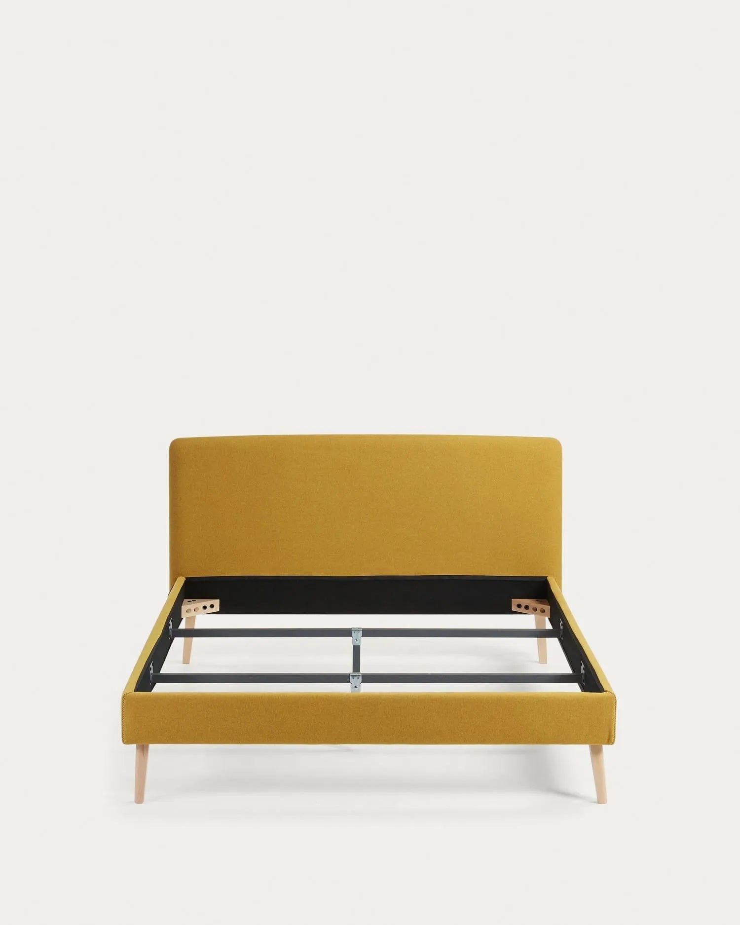 Dyla Senf-Bettbezug von Kave Home, passend für 160x200 cm Betten, bringt Stil und Komfort in Ihr Schlafzimmer.