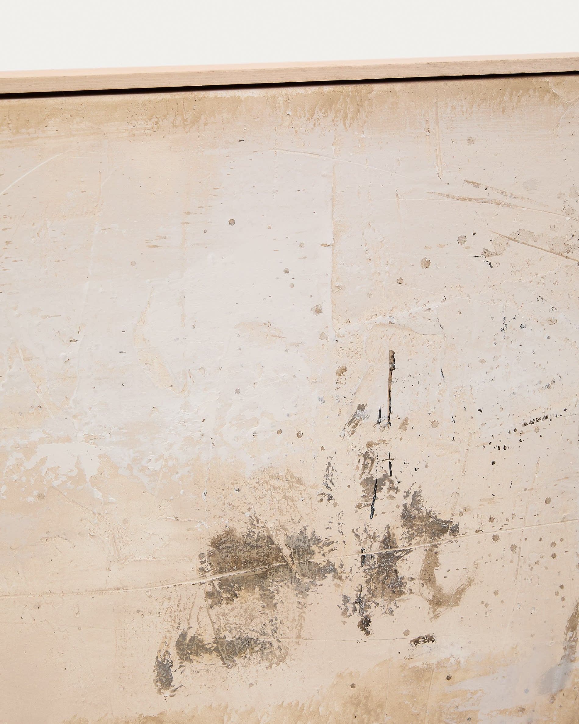 Abstraktes Kunstwerk Silpa in dunkelbeige, 182x47 cm, von Kave Home. Perfekt für moderne und elegante Wohnräume.