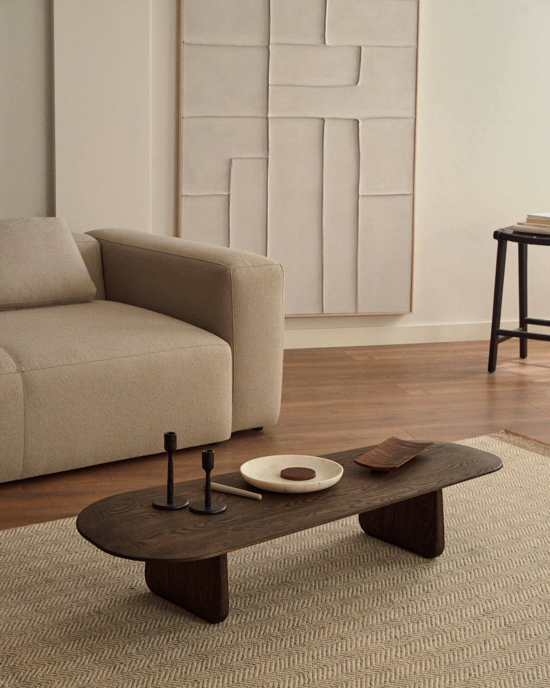 Leinwand Klis von Kave Home, 120x200 cm, mit geometrischen Formen in Weiß. Stilvolles Design für moderne Wohnräume.