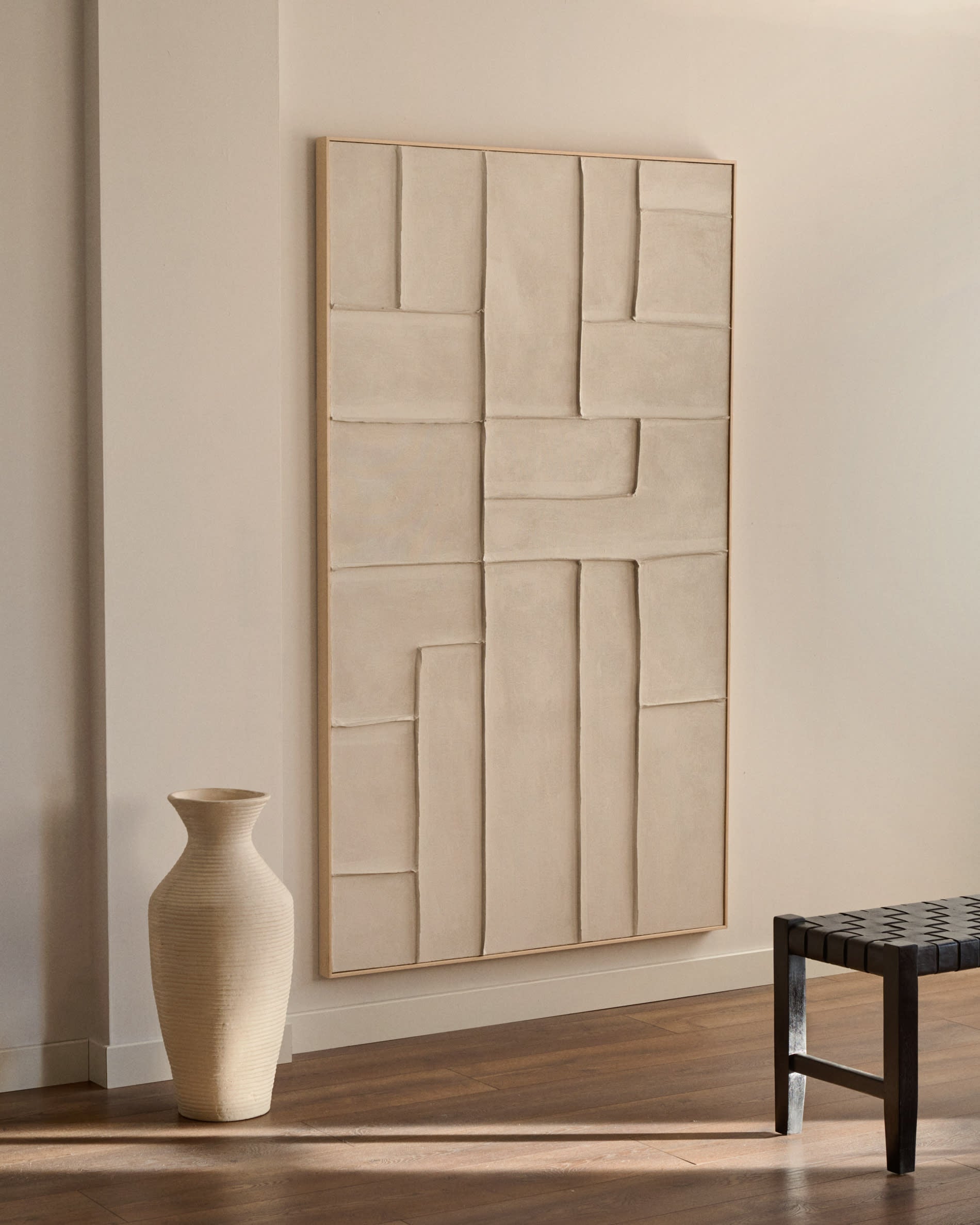 Leinwand Klis von Kave Home, 120x200 cm, aus Leinen mit geometrischen weißen Formen. Perfekt für zeitgemäße Raumgestaltung.