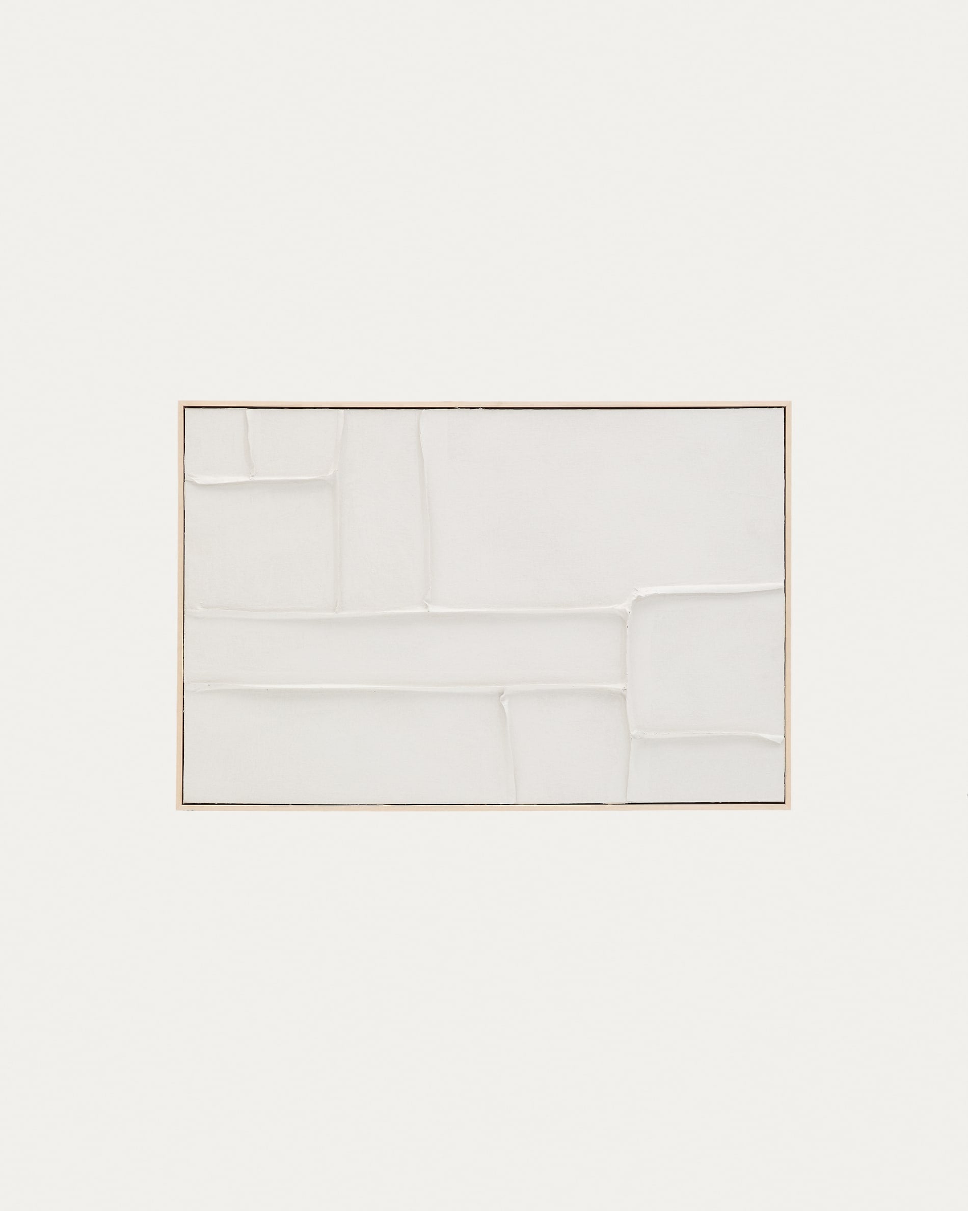 Das Klis Bild von Kave Home, 60x90 cm, aus Leinen mit weißen geometrischen Mustern, verleiht Ihrem Raum einen modernen und stilvollen Akzent.