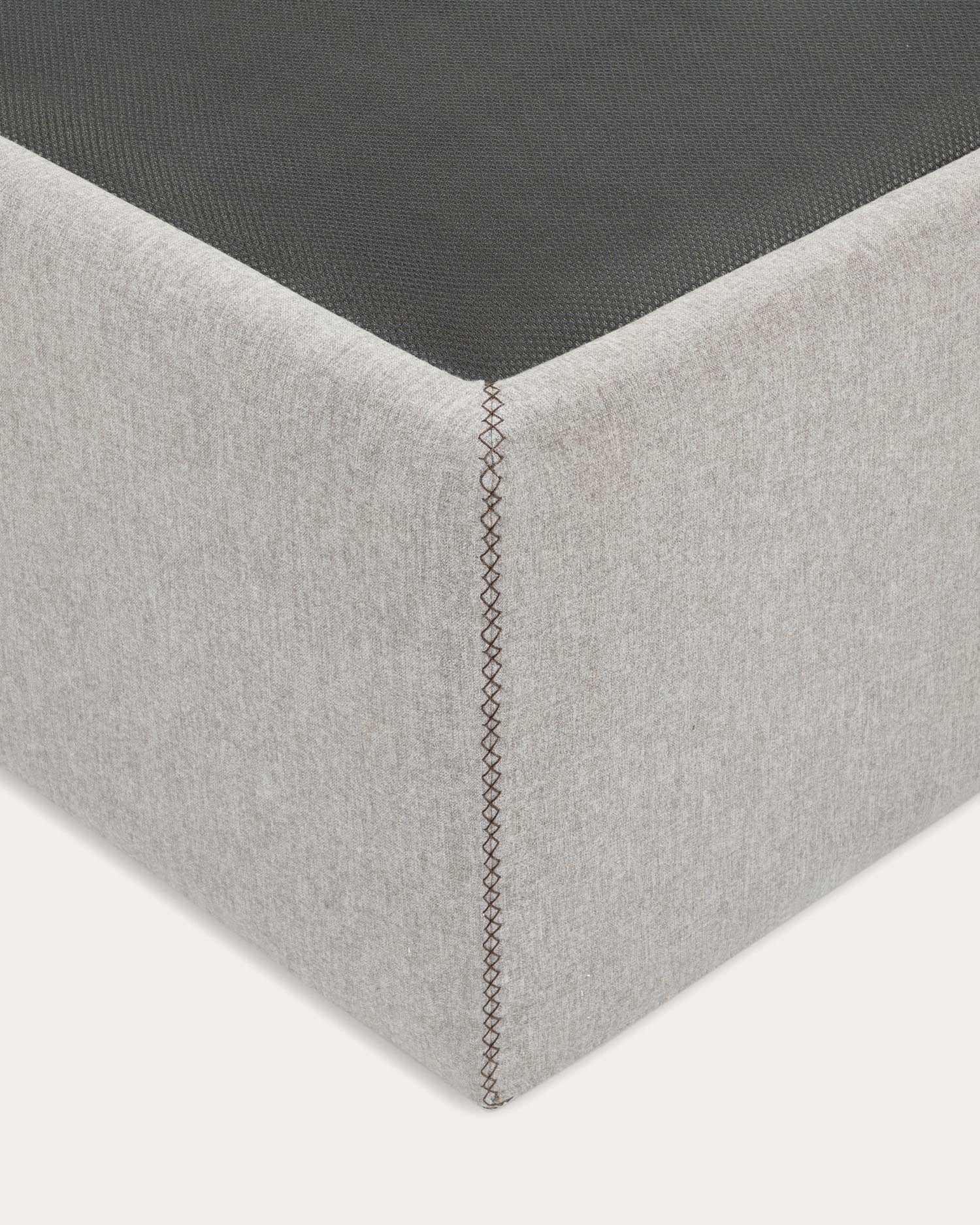 Graues, klappbares Bettgestell von Kave Home für 140x190 cm Matratzen, stilvoll und praktisch für modernes Wohnen.