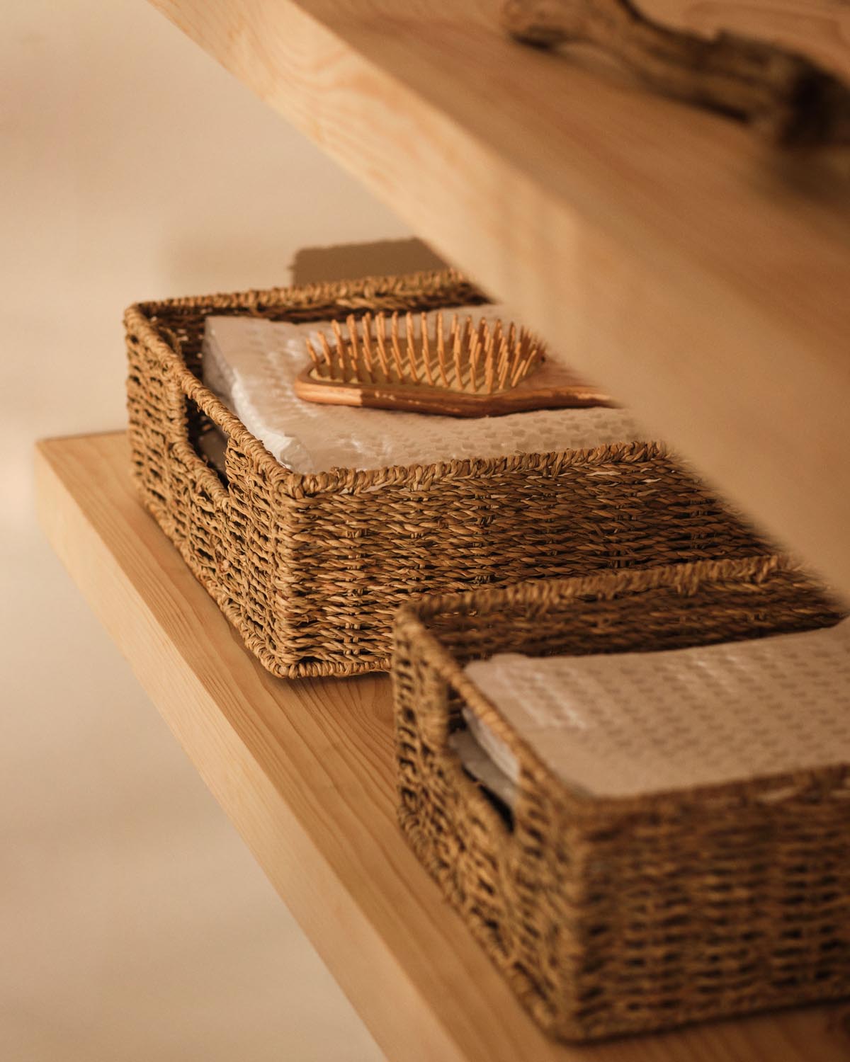 Tossa Set aus 2 Kisten aus Naturfasern 28 x 20 cm / 32 x 27 cm in Natur präsentiert im Onlineshop von KAQTU Design AG. Aufbewahrungskorb ist von Kave Home