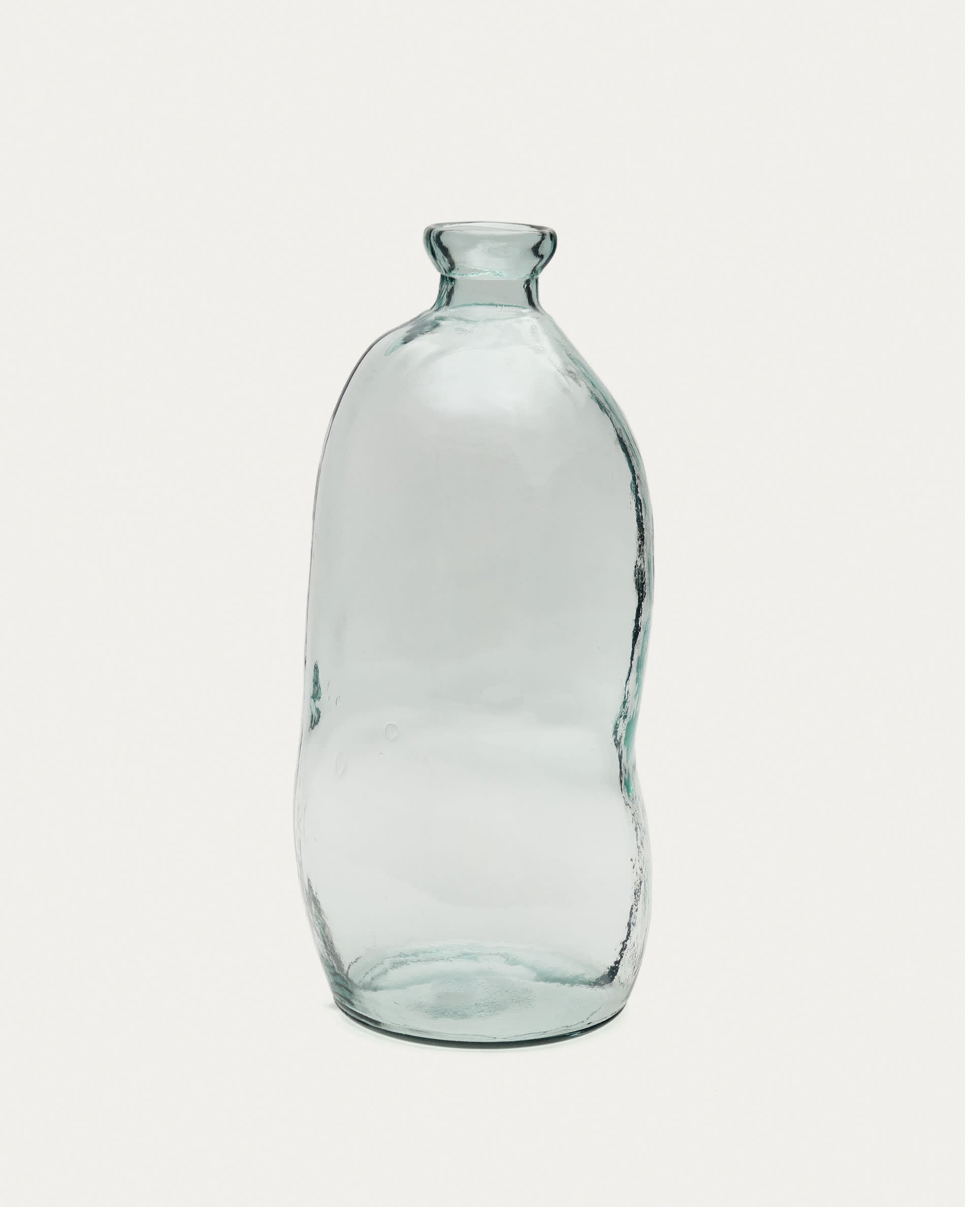 Brenna Vase: 73 cm, 100% recyceltes Glas, zeitlose Eleganz, nachhaltiges Design, organische Formen, vielseitig, transparent.