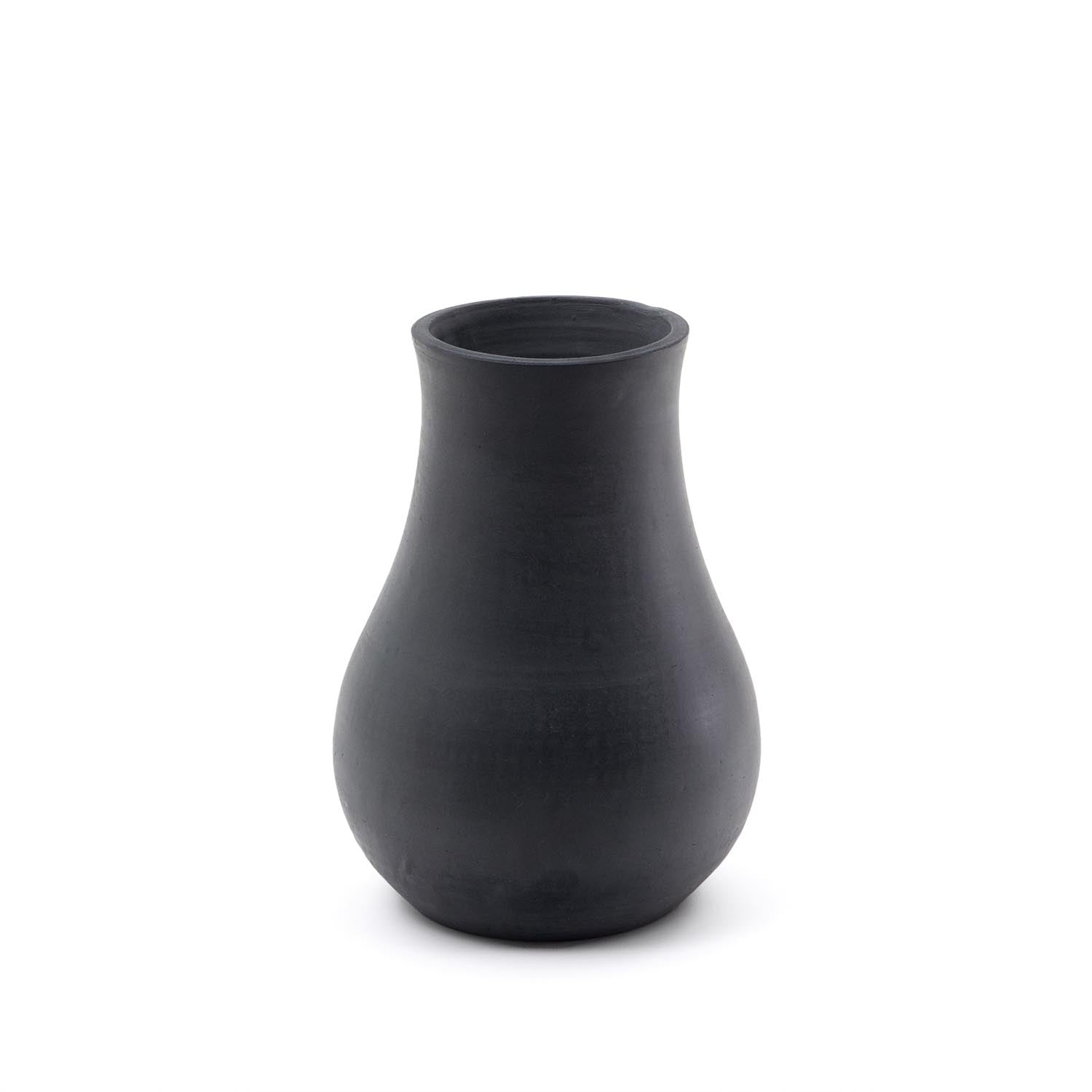 Silaia Vase aus Terrakotta mit schwarzem Finish 30 cm in Schwarz präsentiert im Onlineshop von KAQTU Design AG. Vase ist von Kave Home