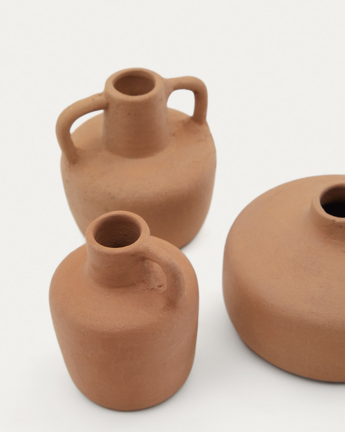 Sofra 3er Set Vasen aus Terrakotta 6 cm / 7 cm / 10 cm in Terrakotta präsentiert im Onlineshop von KAQTU Design AG. Vase ist von Kave Home