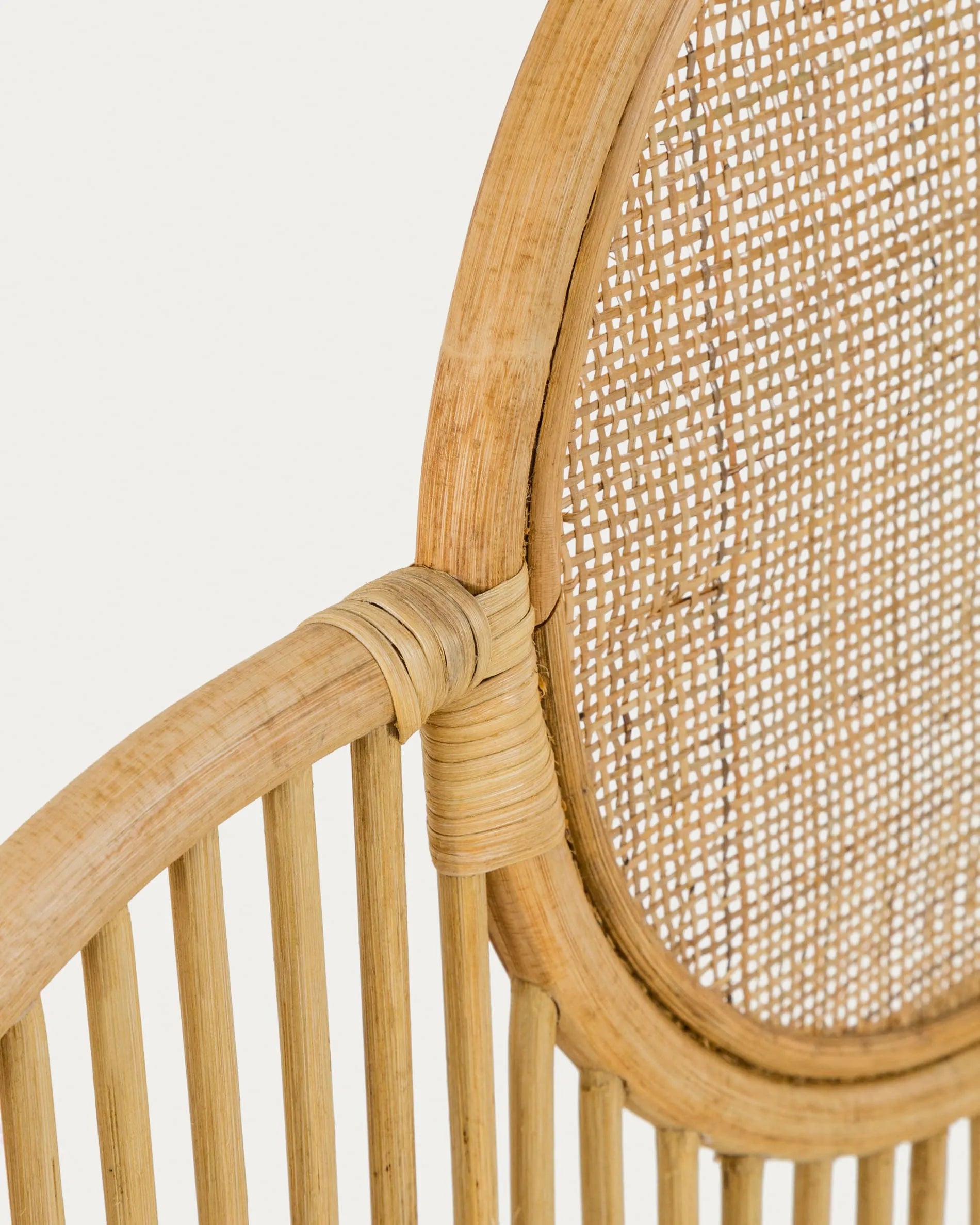 Elegantes Rattan-Kopfteil für 160 cm Betten, handgefertigt, nachhaltig und stilvoll, verleiht Ihrem Schlafzimmer Wärme.