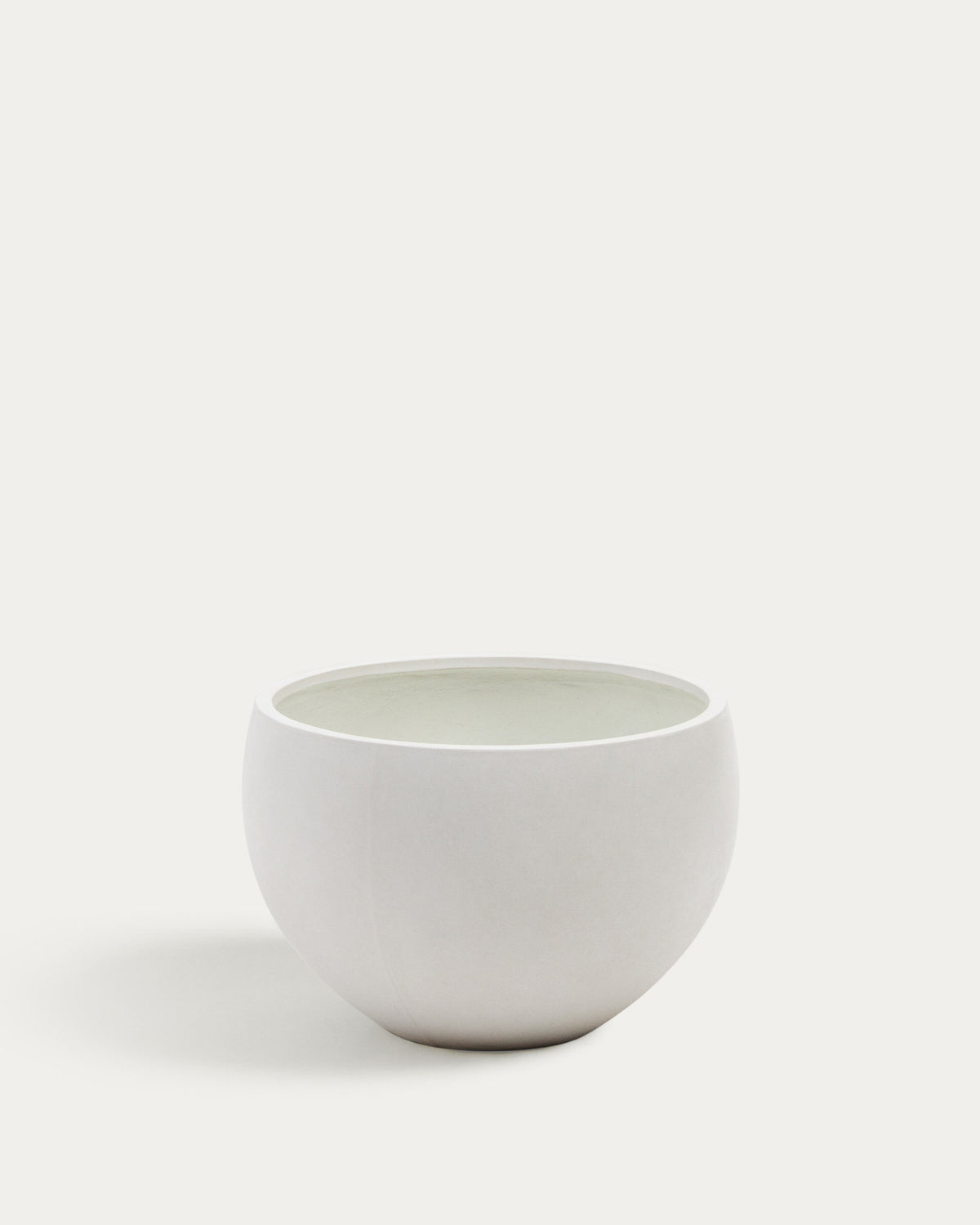 Zement-Blumentopf Grau, weiss, Ø 72 cm in Weiss präsentiert im Onlineshop von KAQTU Design AG. Pflanzentopf Outdoor ist von Kave Home