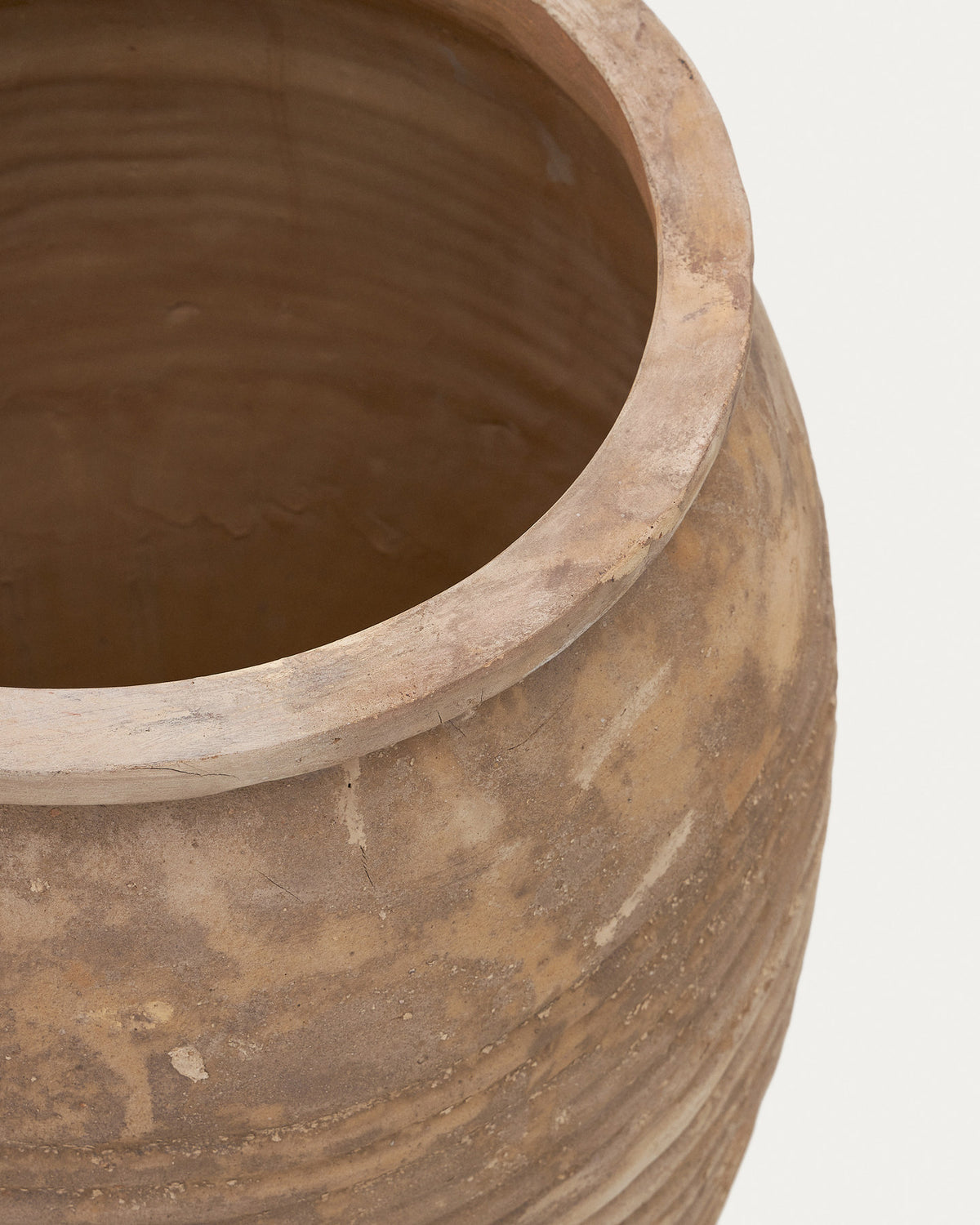 Llonga 2er Set Blumentöpfe aus Terrakotta mit naturfarbenem Finish Ø 54 / 32 cm in Terrakotta präsentiert im Onlineshop von KAQTU Design AG. Pflanzentopf Outdoor ist von Kave Home