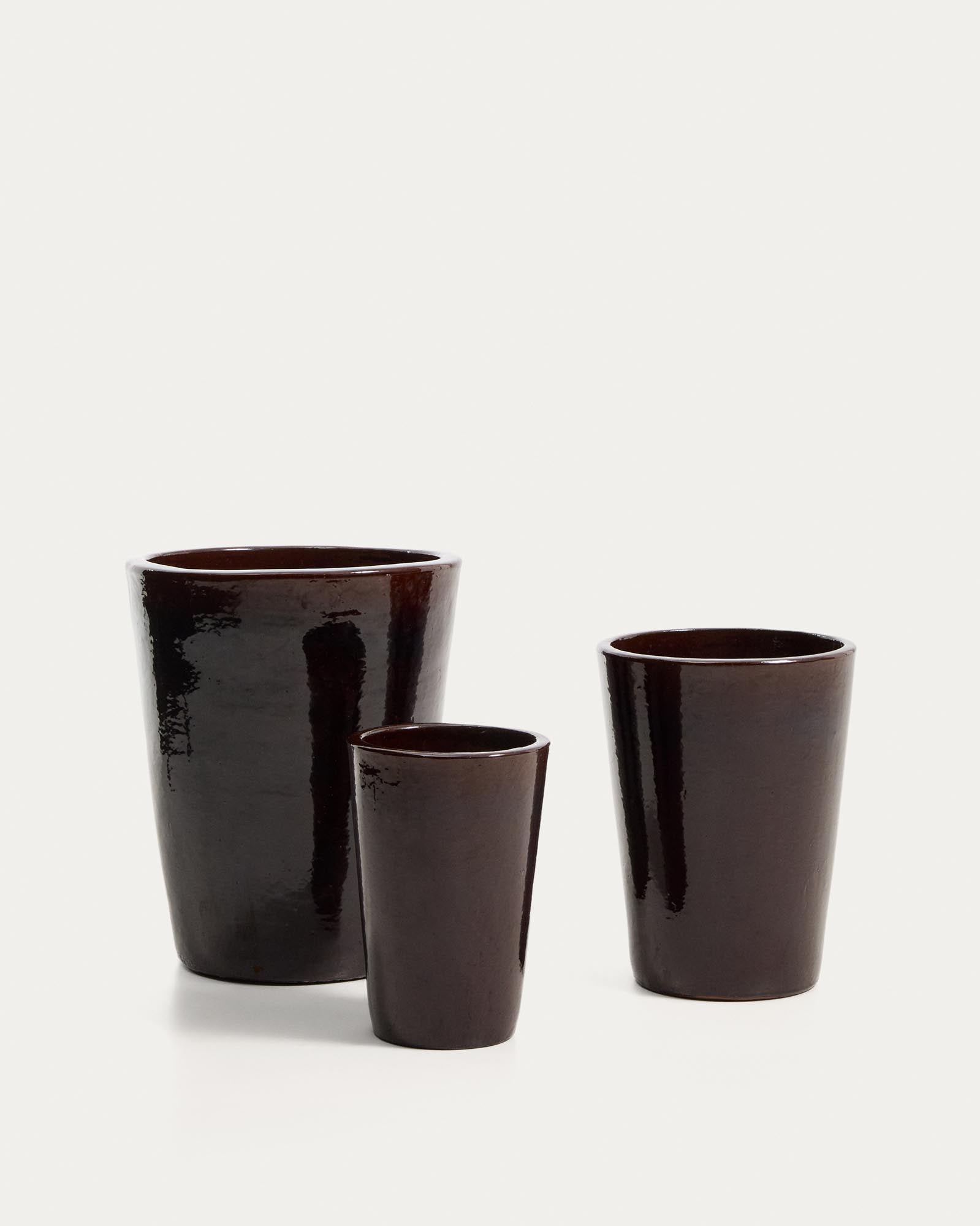 Rotja 3er Set Blumentöpfe aus Terrakotta mit granatrotem Glasurfinish Ø 26 / 35 / 47 cm in  präsentiert im Onlineshop von KAQTU Design AG. Pflanzentopf Outdoor ist von Kave Home