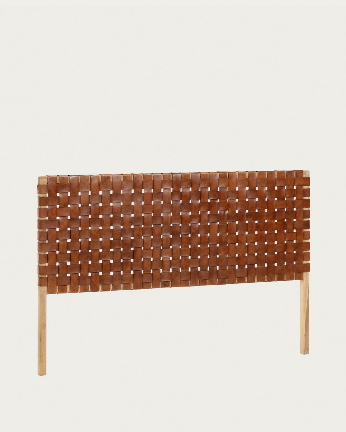 Bettkopfteil Calixta aus massivem Teakholz und Leder mit natürlichem Finish für ein Bett b in Braun, Natur präsentiert im Onlineshop von KAQTU Design AG. Kopfteile ist von Kave Home