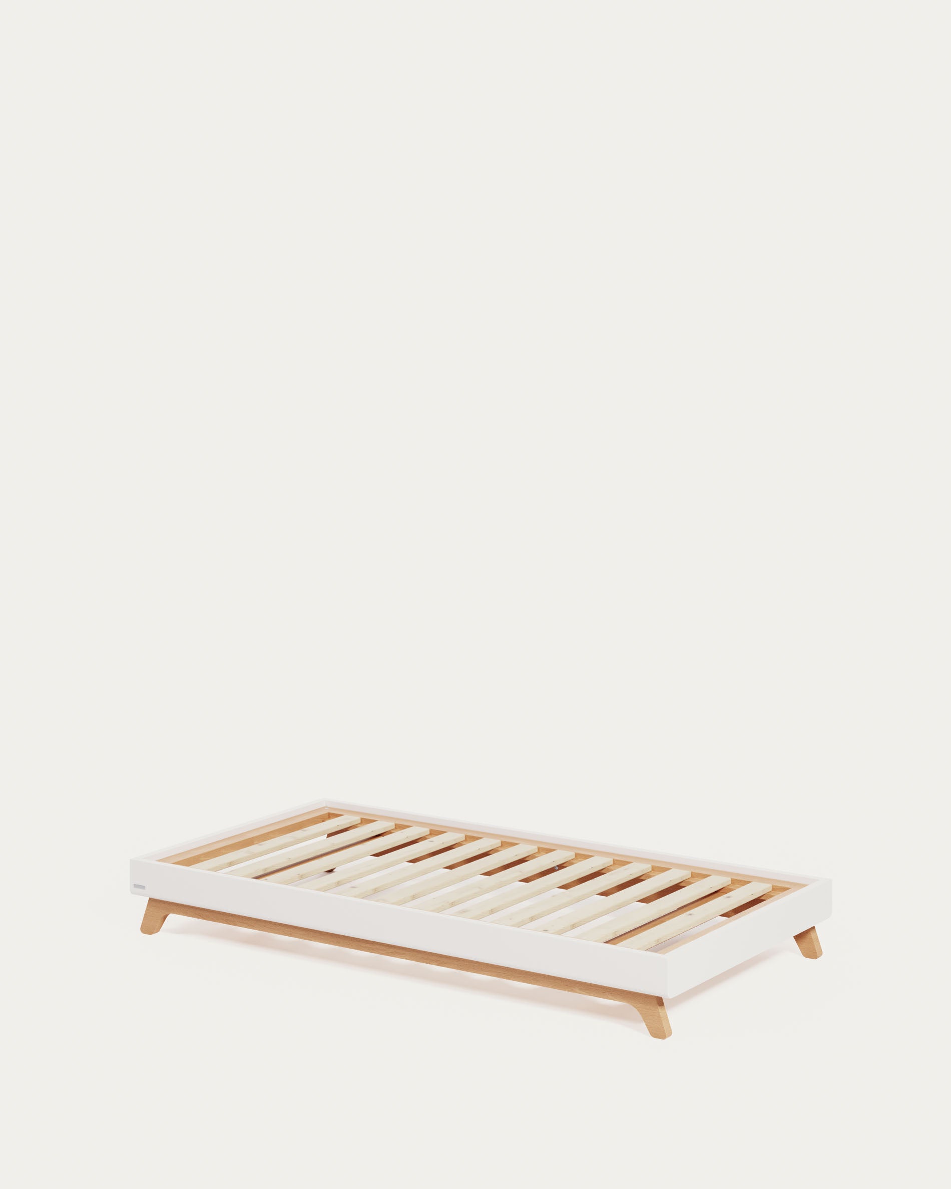 Maralis Kinderbett, 70x140 cm, aus massiver Buche mit weißem Finish, mitwachsend, langlebig und elegant, von Kave Home.