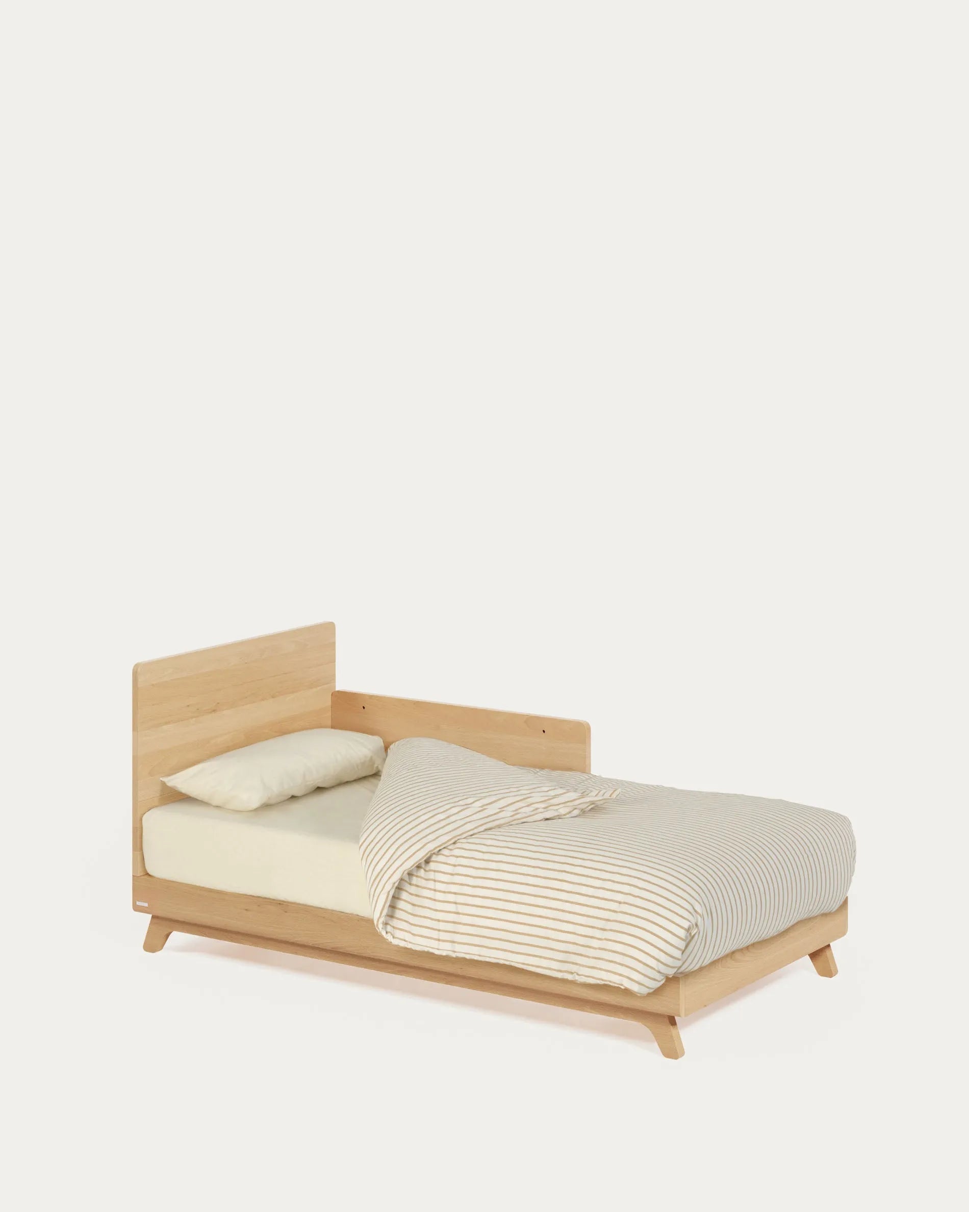 Das Maralis Gitterbett 70x140 cm aus massivem Buchenholz bietet Komfort und Stil, perfekt für die Entwicklung Ihres Kindes.