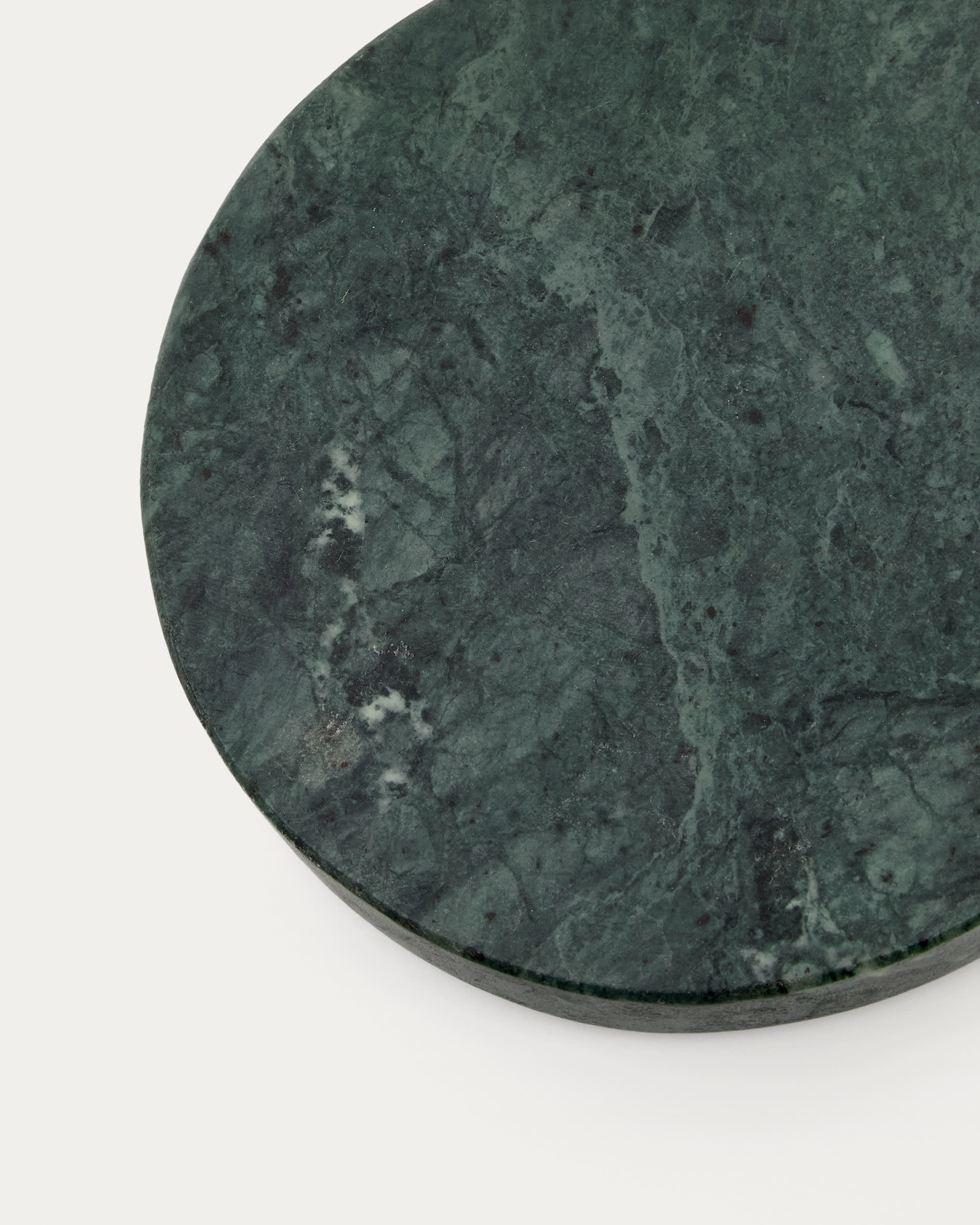 Seifenschale Elenei aus grünem Marmor in Grün präsentiert im Onlineshop von KAQTU Design AG. Badzubehör ist von Kave Home