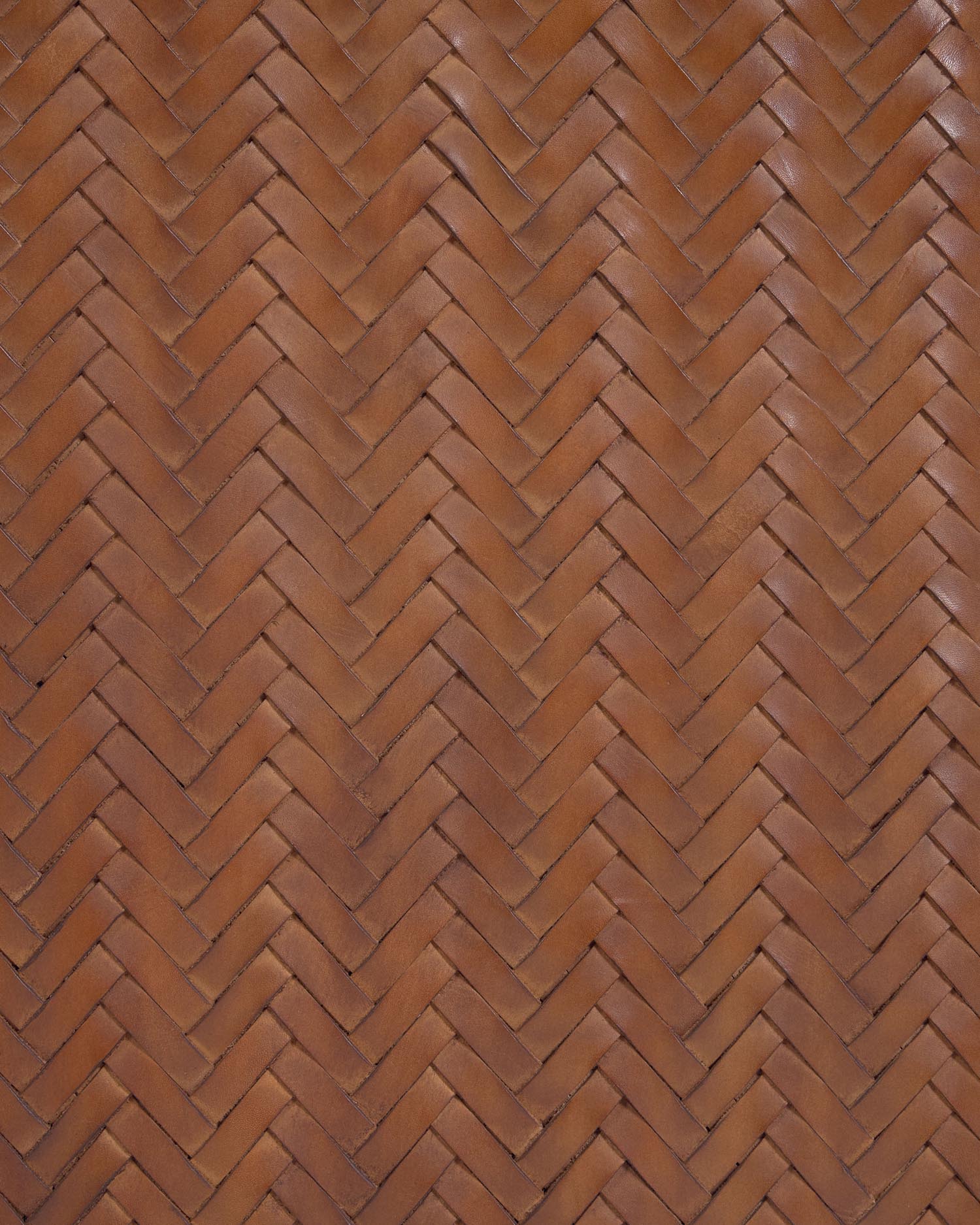Elegantes Kopfteil aus massivem Teakholz und handgeflochtenem Leder, ideal für 160 cm Betten, vereint Stil und Komfort.