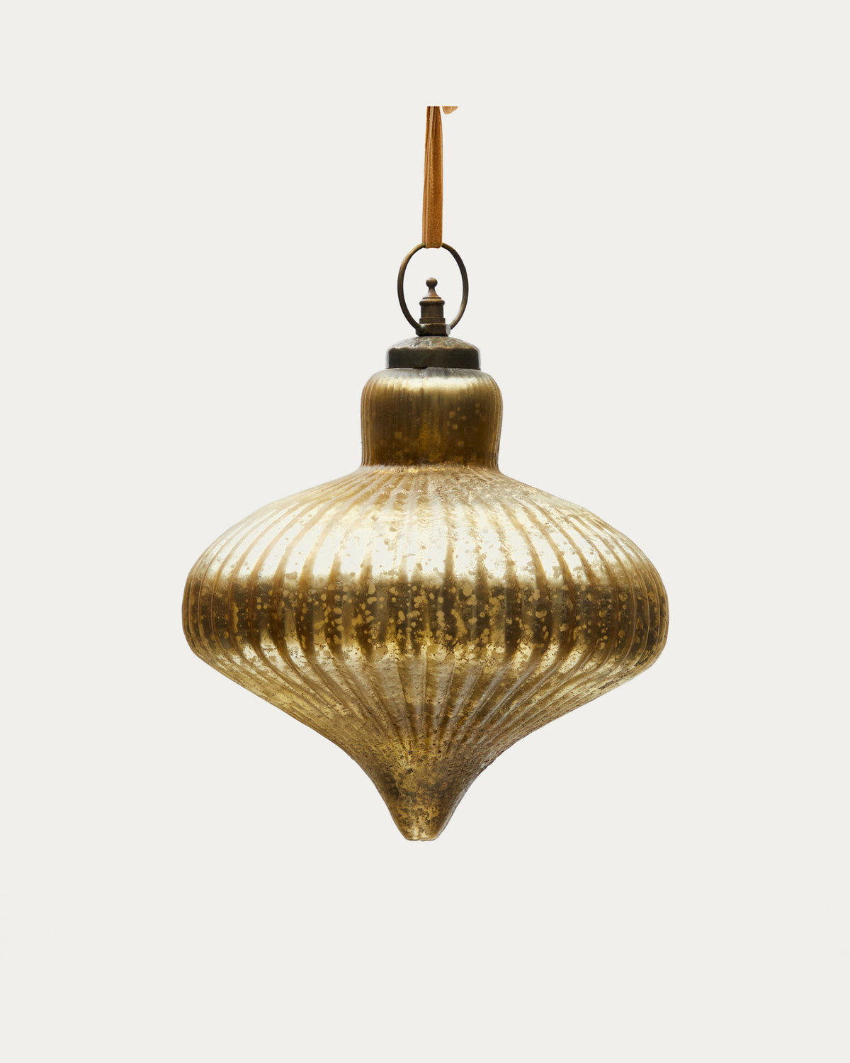 Hängeornament Raj aus recyceltem Glas gold 20 cm in Gold präsentiert im Onlineshop von KAQTU Design AG. Ornament ist von Kave Home