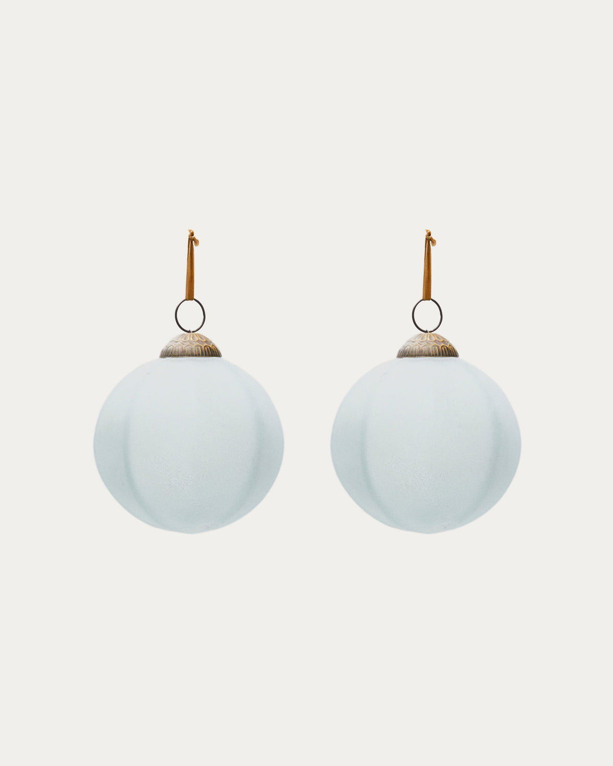Set aus 2 Weihnachtskugeln Talve aus recyceltem Glas weiss Ø 10 cm in Weiss präsentiert im Onlineshop von KAQTU Design AG. Weihnachtszubehör ist von Kave Home