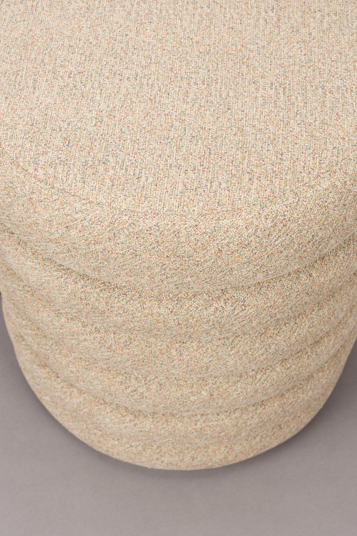 Fern Hocker in Beige präsentiert im Onlineshop von KAQTU Design AG. Pouf ist von Dutchbone