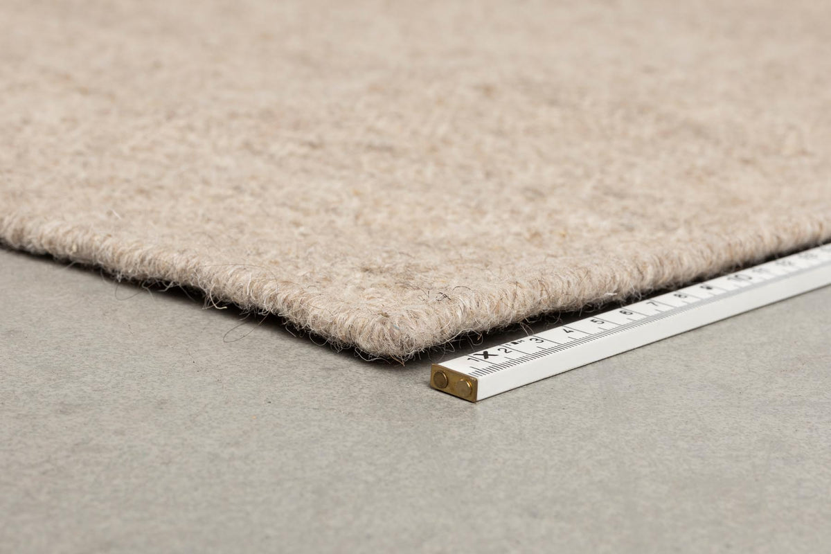 Briton Teppich 200x300 in Beige präsentiert im Onlineshop von KAQTU Design AG. Teppich ist von Dutchbone