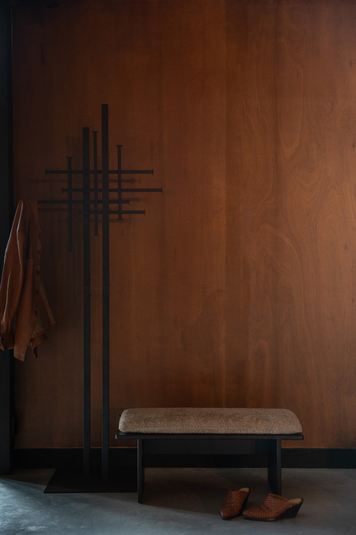 Rumex Garderobenständer in Schwarz präsentiert im Onlineshop von KAQTU Design AG. Kleiderständer ist von Dutchbone