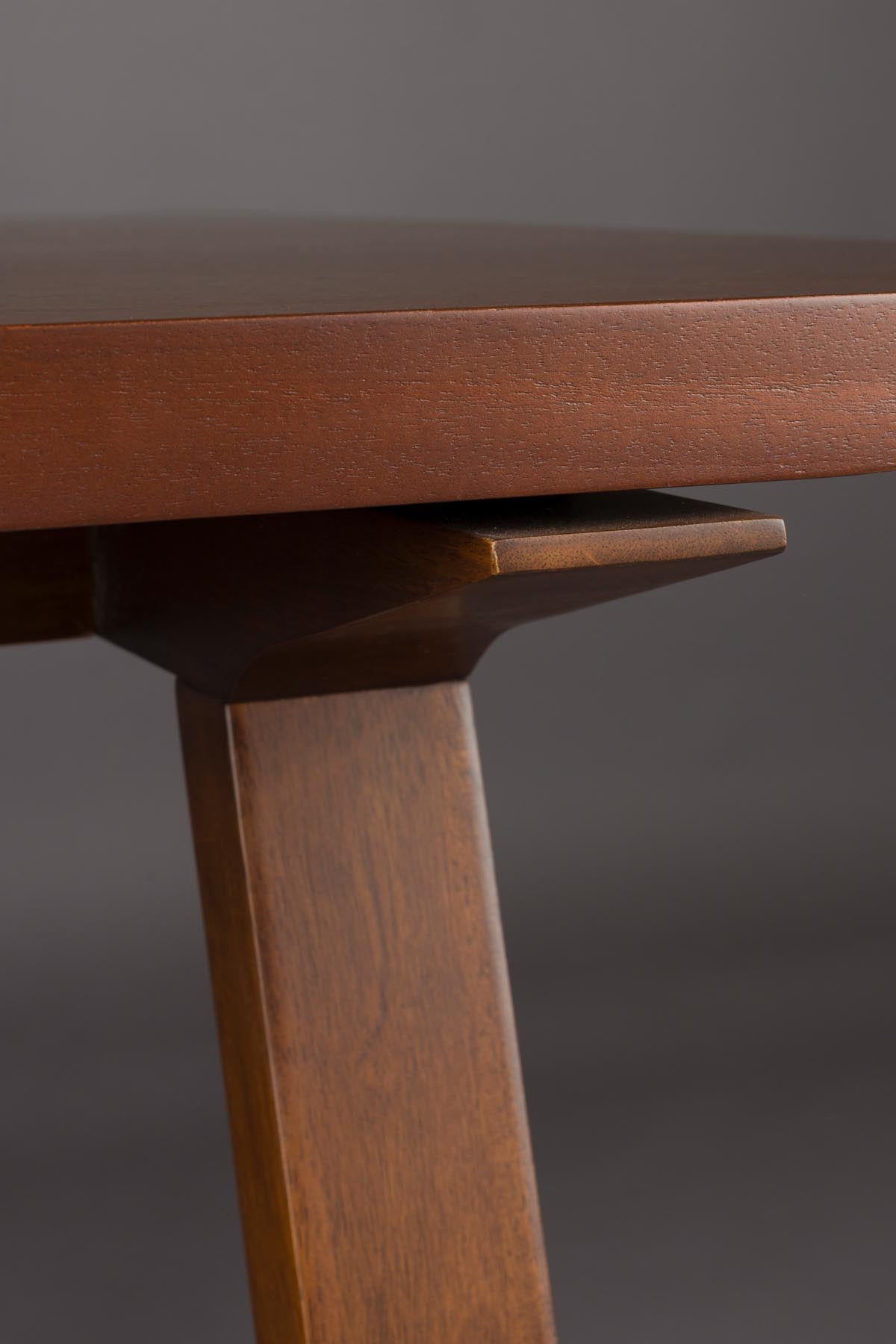 Adamello Esstisch 180x95 in Braun präsentiert im Onlineshop von KAQTU Design AG. Esstisch ist von Dutchbone