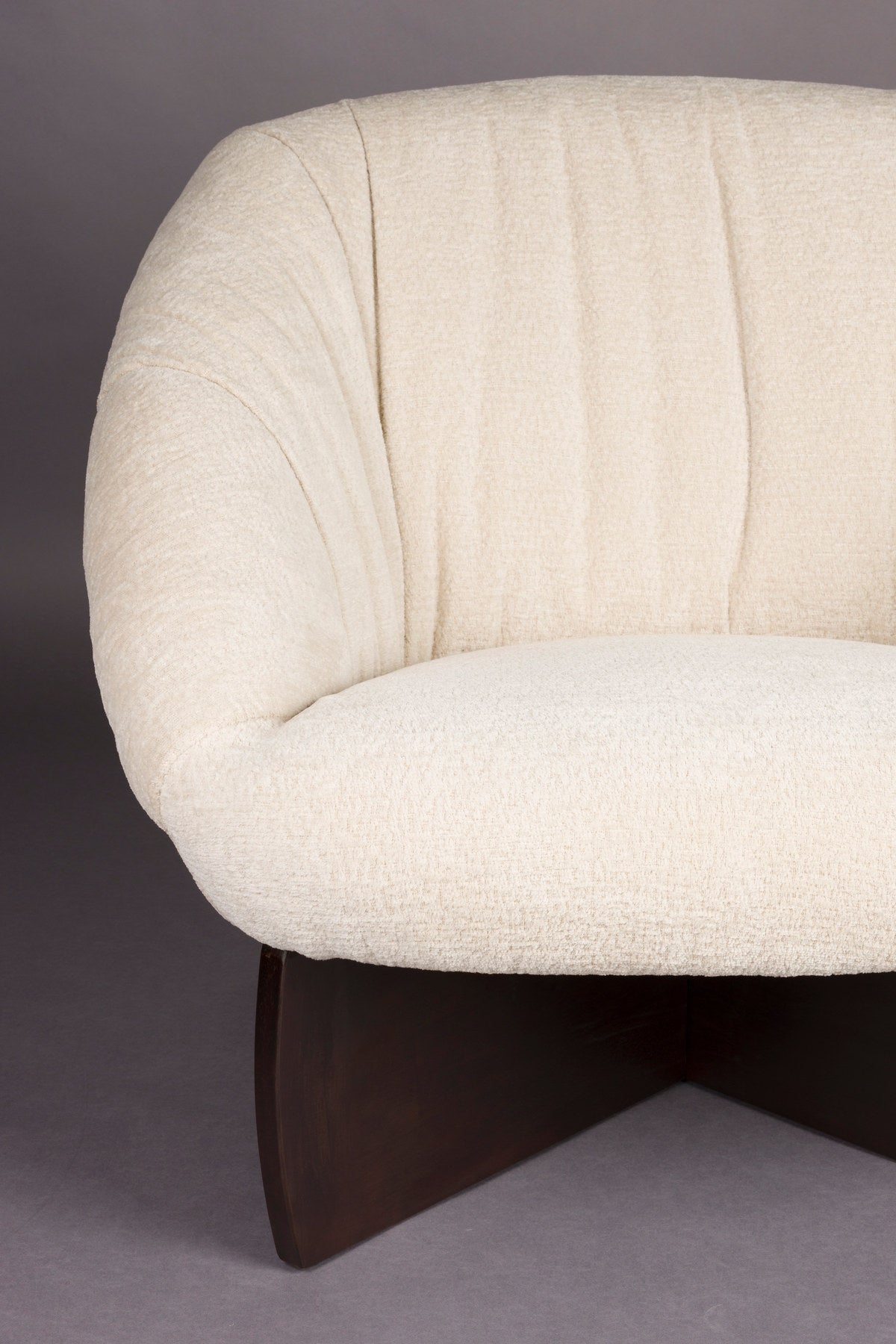 Emilius Loungestuhl in Beige präsentiert im Onlineshop von KAQTU Design AG. Sessel ist von Dutchbone