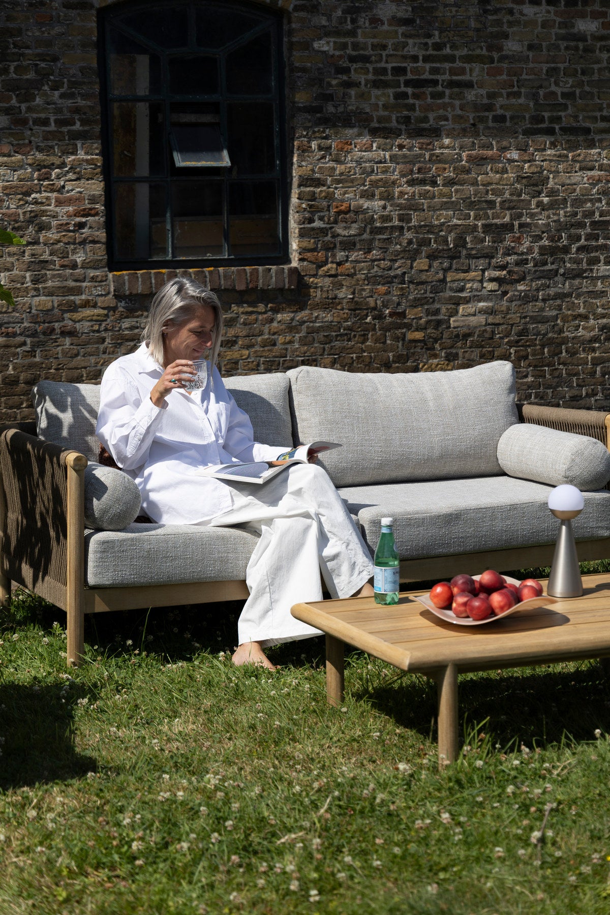 Loungeset Oasis (Sofa + Kaffeetisch + 2 Liegestühle) in Beige präsentiert im Onlineshop von KAQTU Design AG. Loungeset ist von Dutchbone