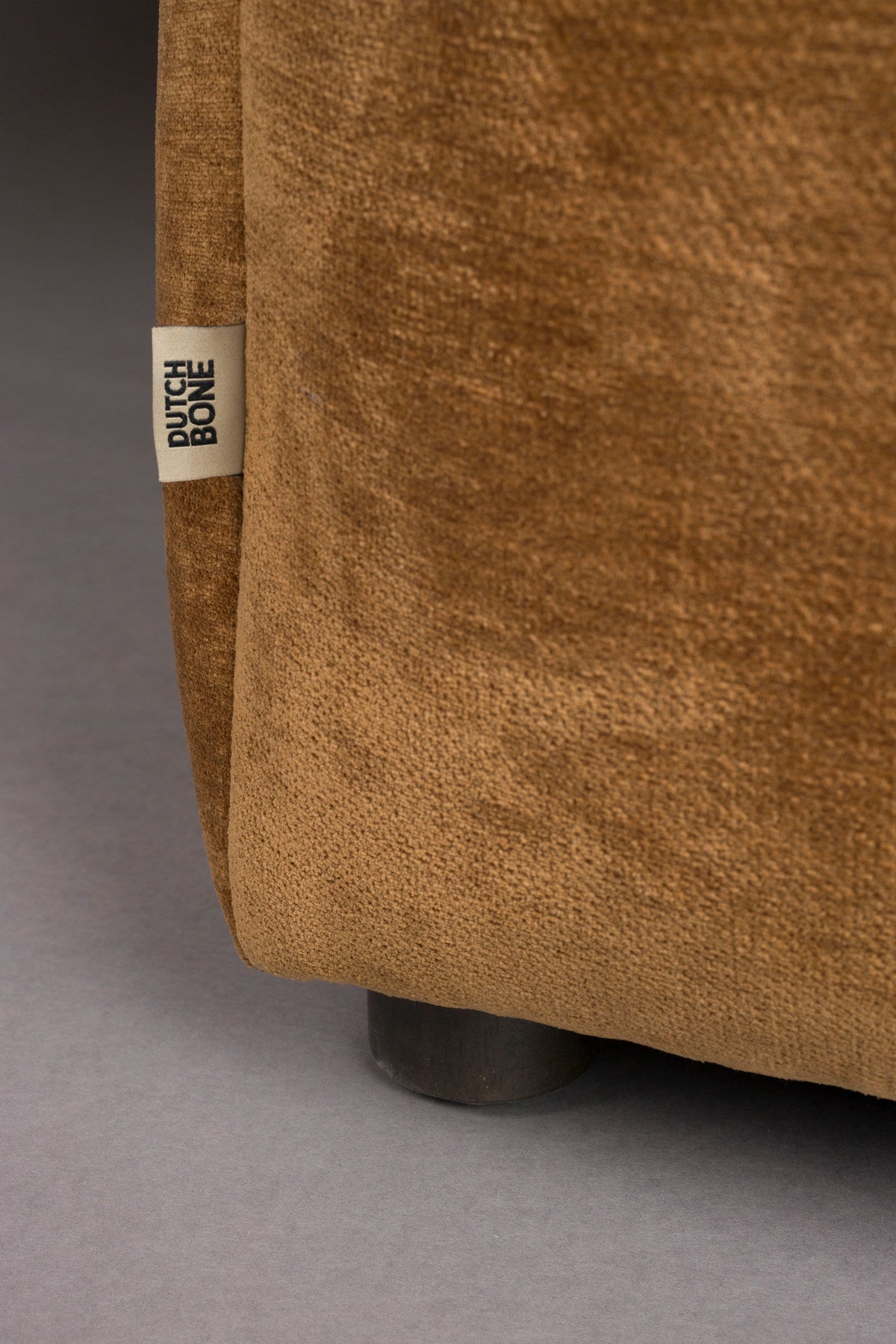 Sofa Hackman 3-Sitzer in Cognac präsentiert im Onlineshop von KAQTU Design AG. 3er Sofa ist von Dutchbone