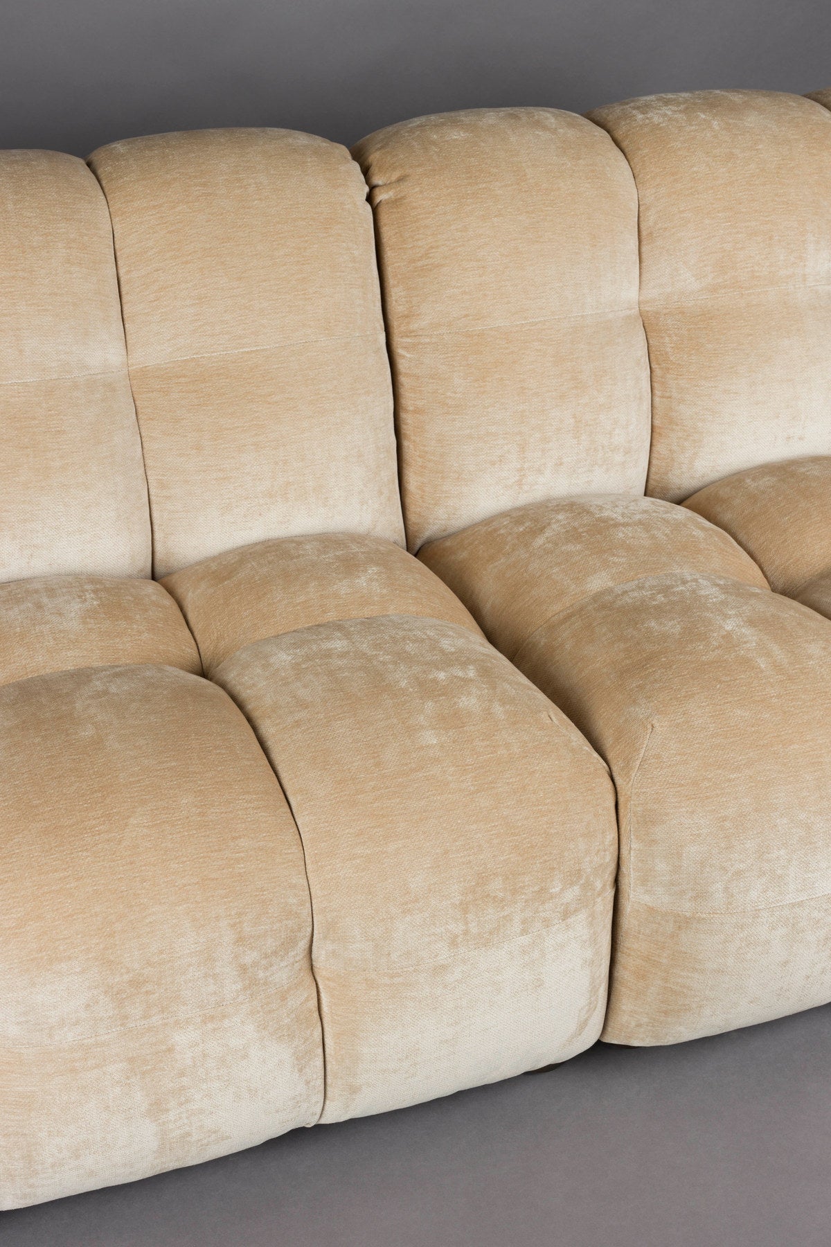 Sofa Hackman 4.5-Sitzer in Beige präsentiert im Onlineshop von KAQTU Design AG. 4er Sofa ist von Dutchbone