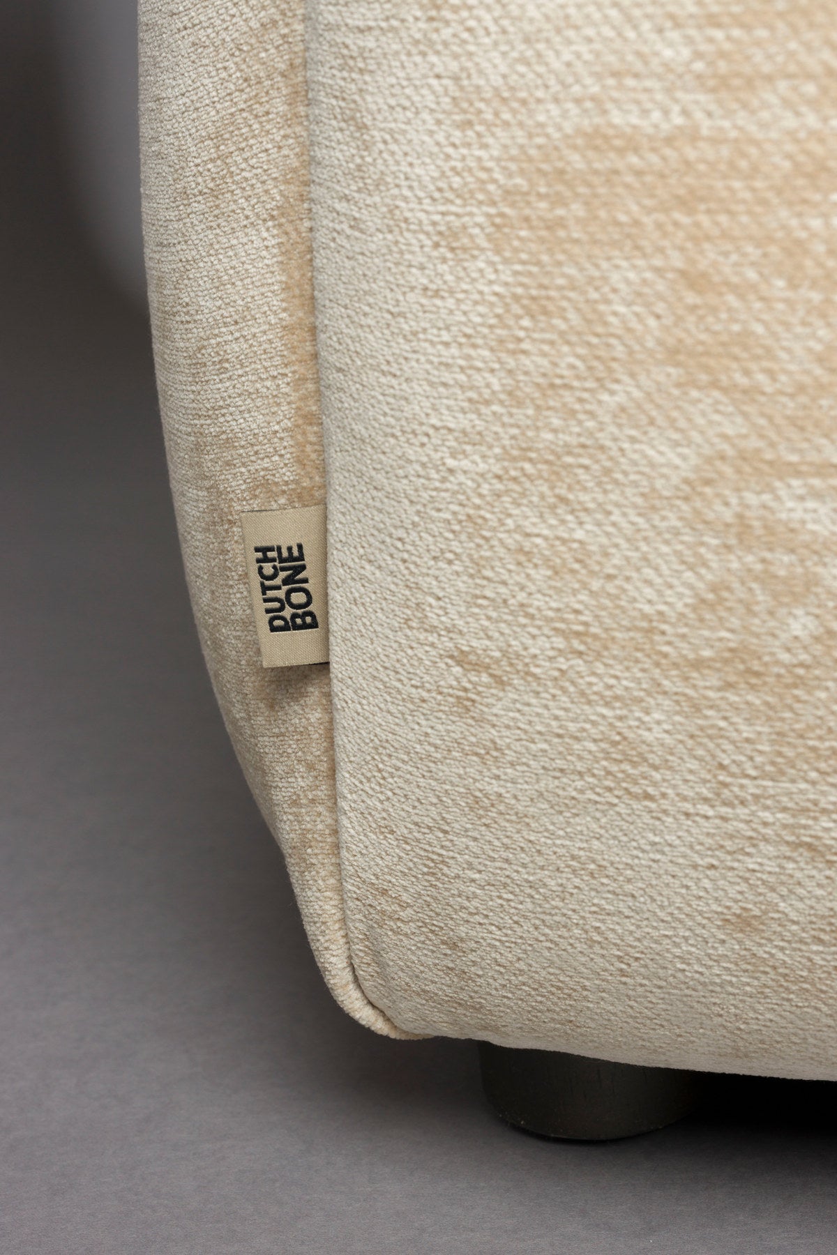 Sofa Hackman 4.5-Sitzer in Beige präsentiert im Onlineshop von KAQTU Design AG. 4er Sofa ist von Dutchbone